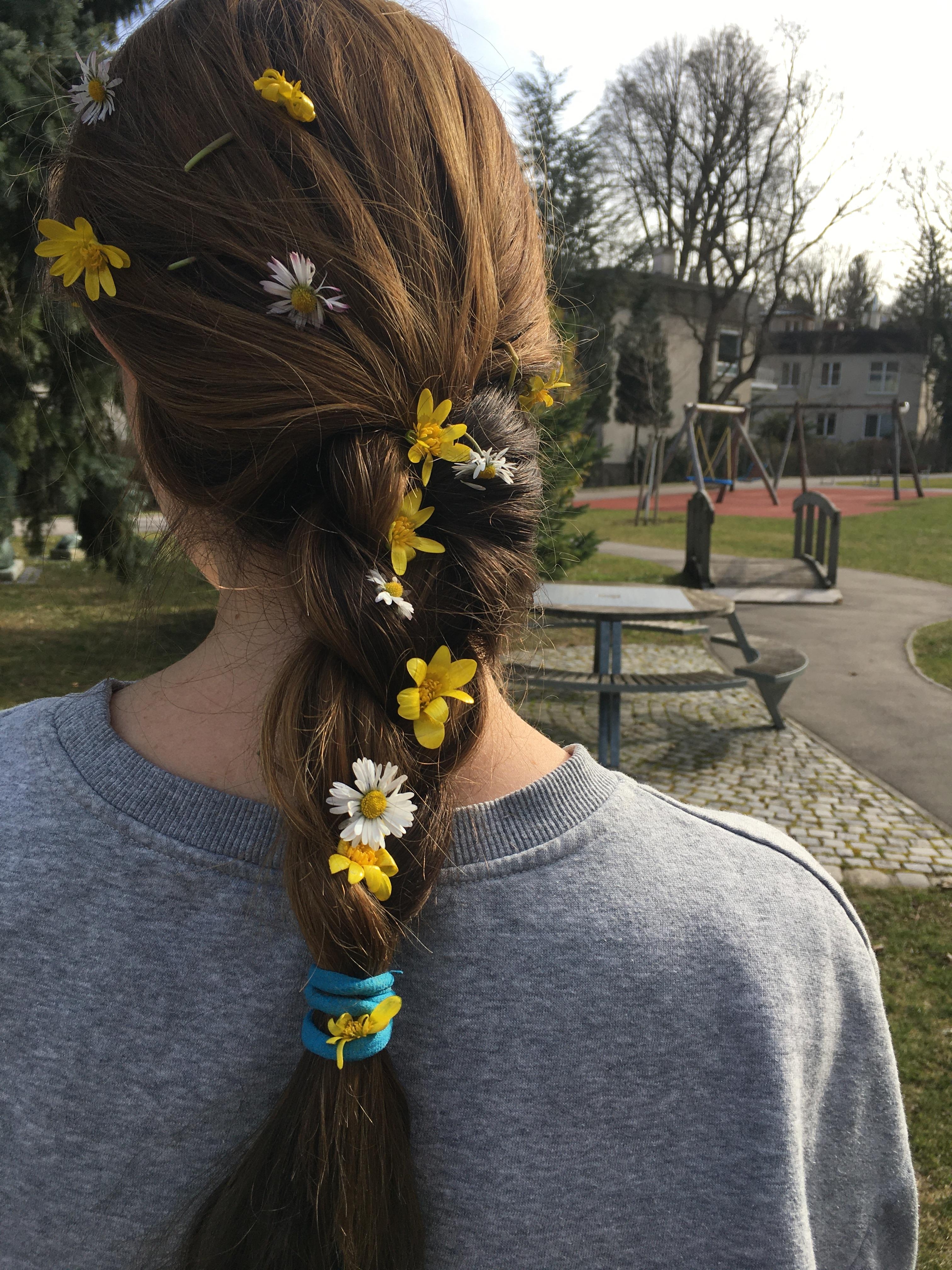 Lieblingsbeschäftigung meiner Schüler #hair#bronde#teacher#flowers#hippie#hairstyle#spring