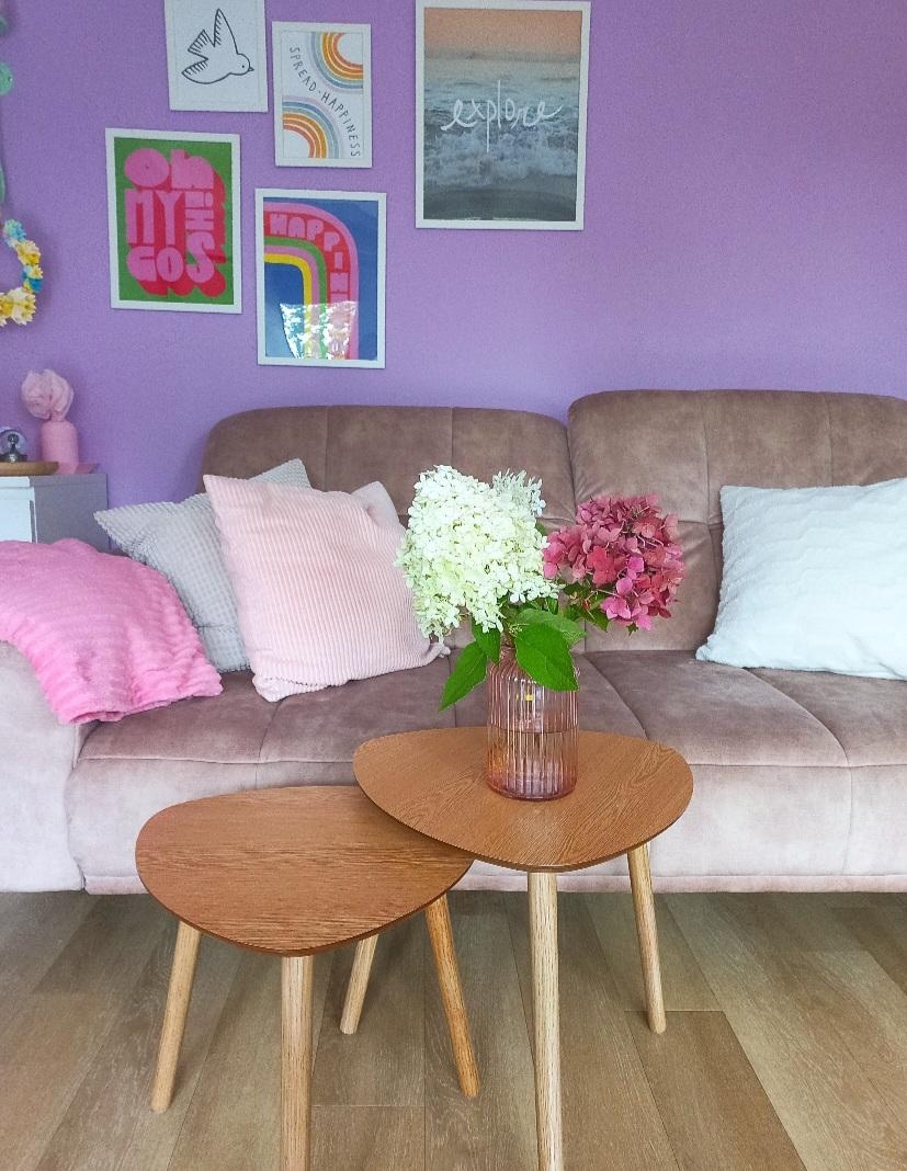 Lieblingsfarben 💖💜
#couchliebt #couchstyle #Sofa #lieblinsfarben #hygge #colorfulliving #Wohnzimmer #meinbunteszuhause #gallerywall #pictures #bilderwand #Kissen #farbe