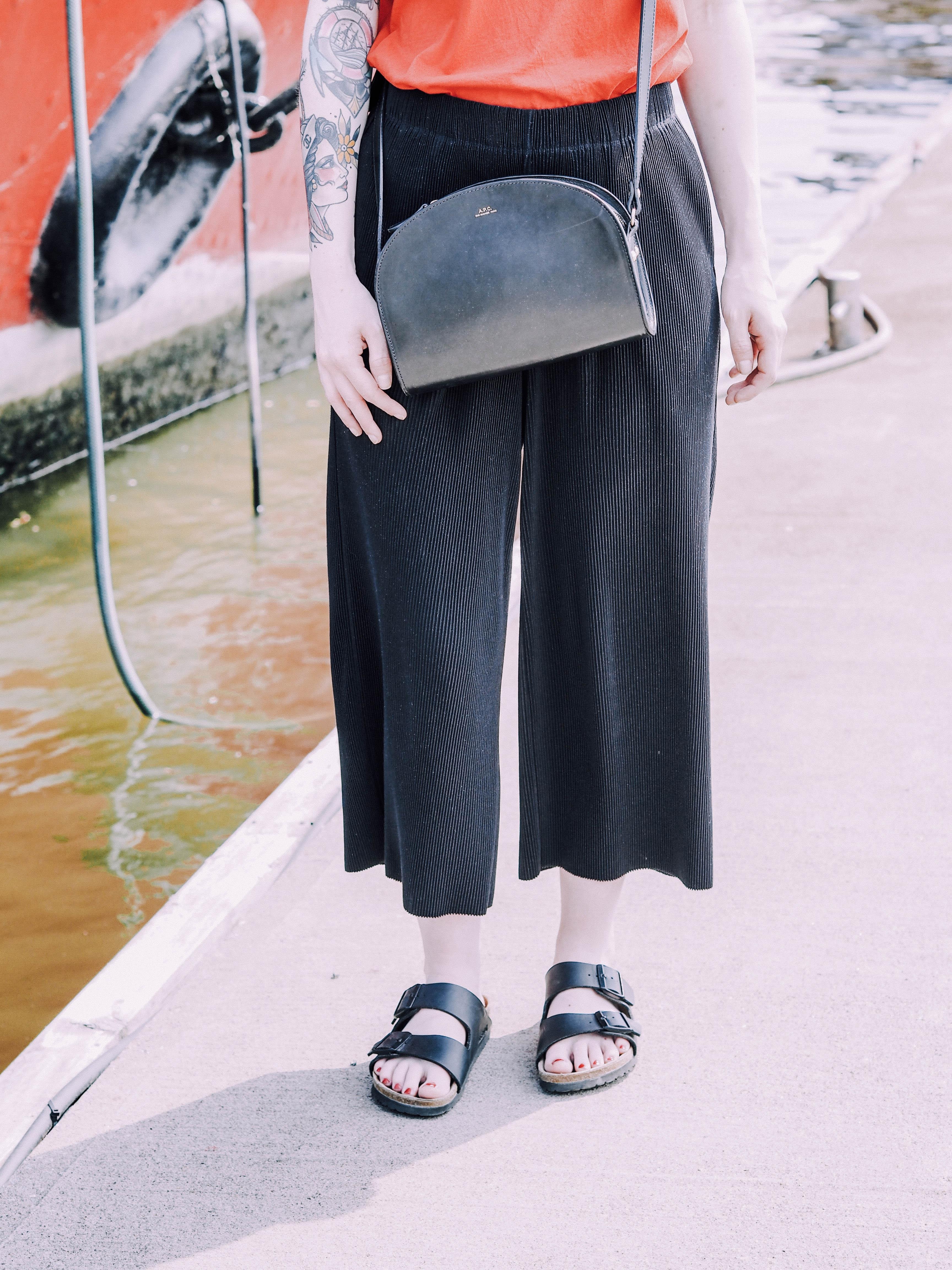 Lieblingskombi für den Sommer: #Culotte und #Birkenstock! 
#sandalen #fashionlieblinge #outfit #handtasche 