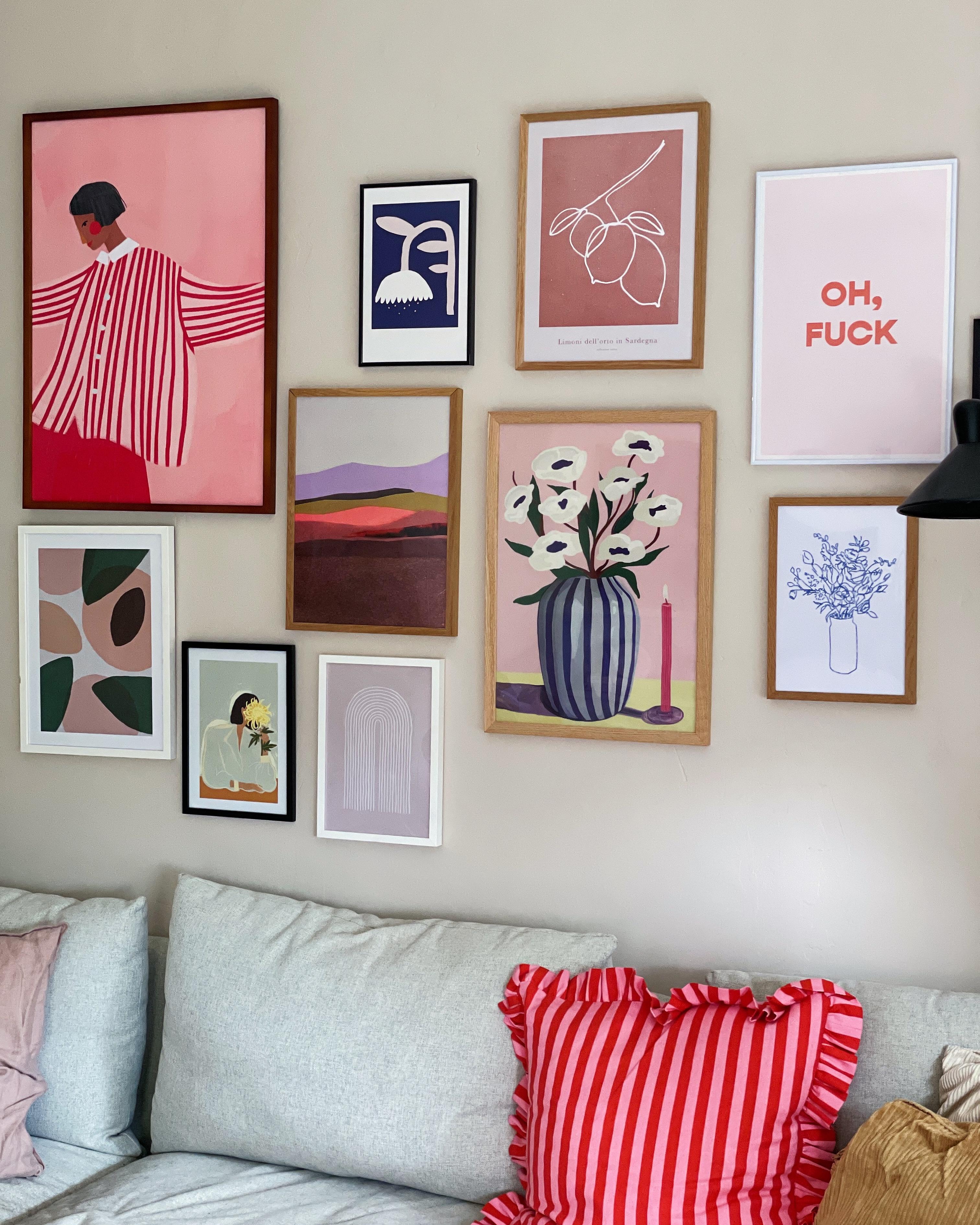 Lieblingskombi Pink&Rot ❤️
#gallerywall #wohnzimmer #lieblingsecke #colors #farbenfroh #couchliebt #wohnzimmerdetails 