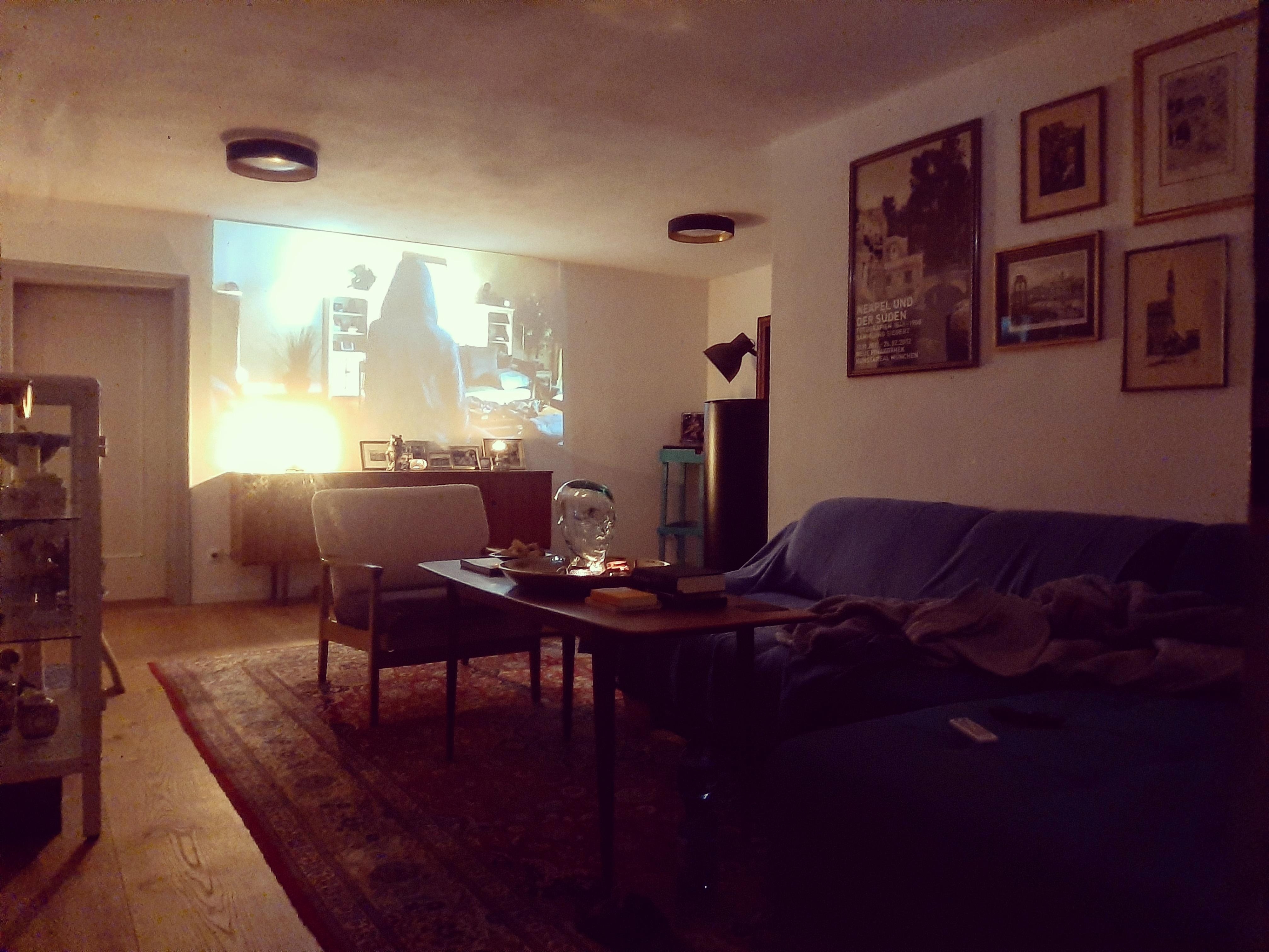 Lieblingsplatz. #livingroom #beamerliebe #gallerywall #danishvintage