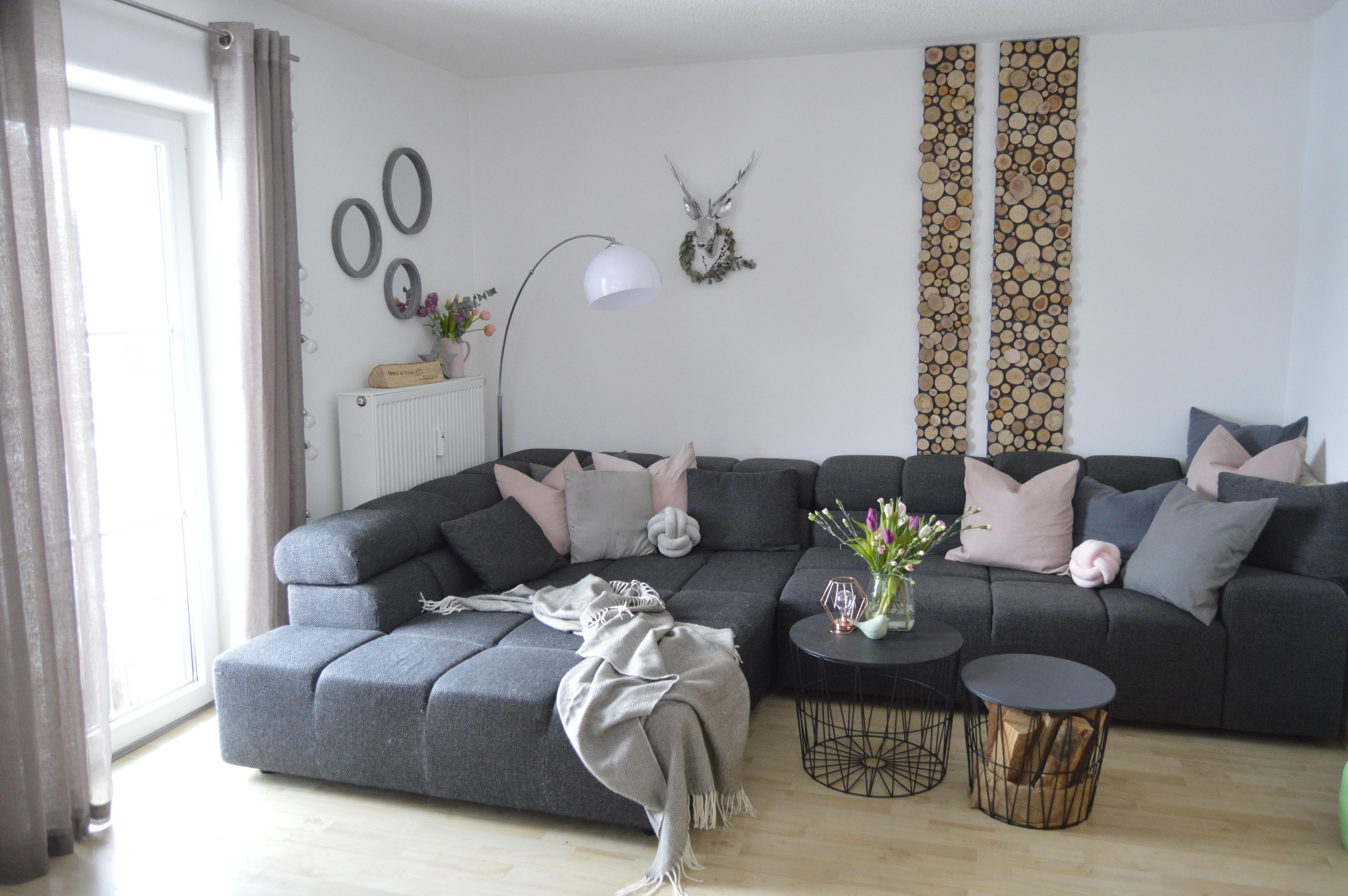 Lieblingsplatz
#wohnzimmer #couch #lazy #diy #holzwand #selbstgemacht #holz #deko #livingroom