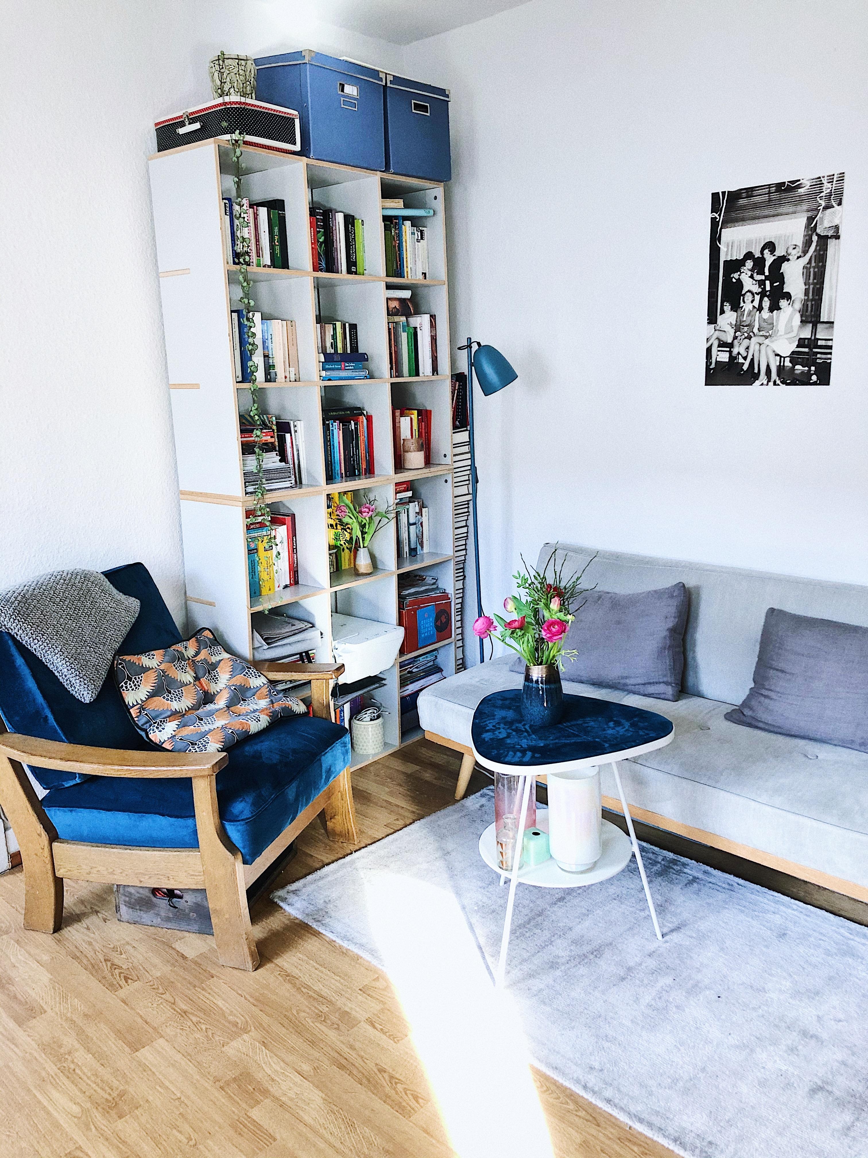 Lieblingssessel 💙
#Sessel #Wohnzimmer #Bücherregal