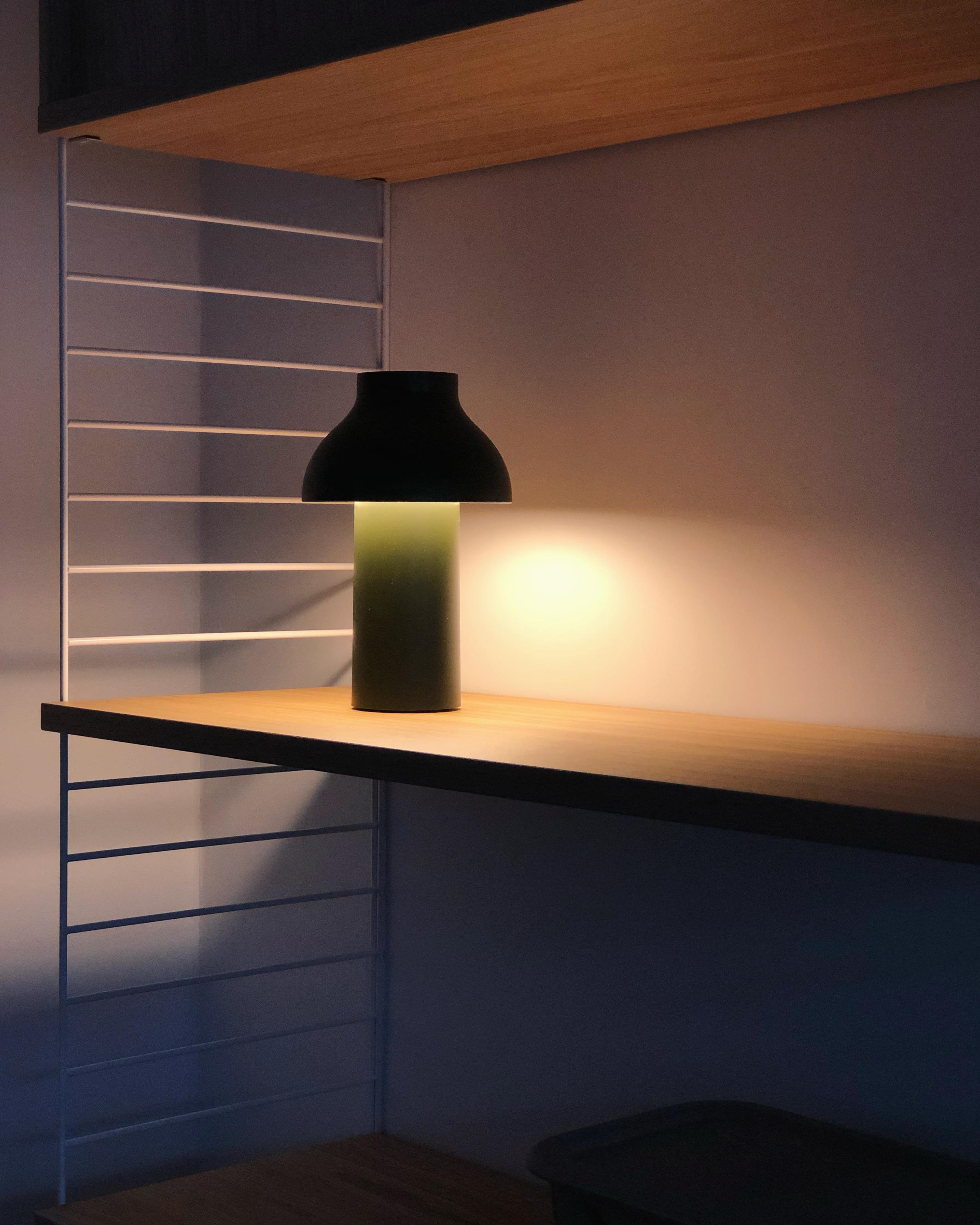 #light #licht #tischlampe #lampe #beleuchtung #string #stringfurniture #interior #interieur #livingroom #couchstyle