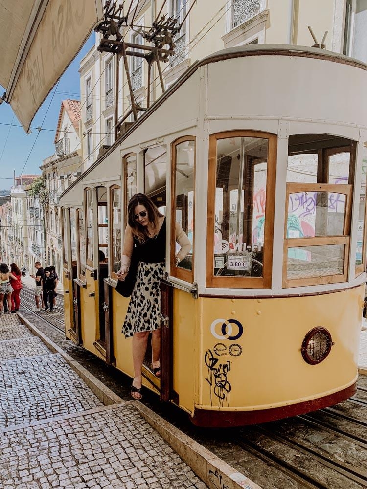 #lissabon #vacationvibes #tram #ootd #leo #summer