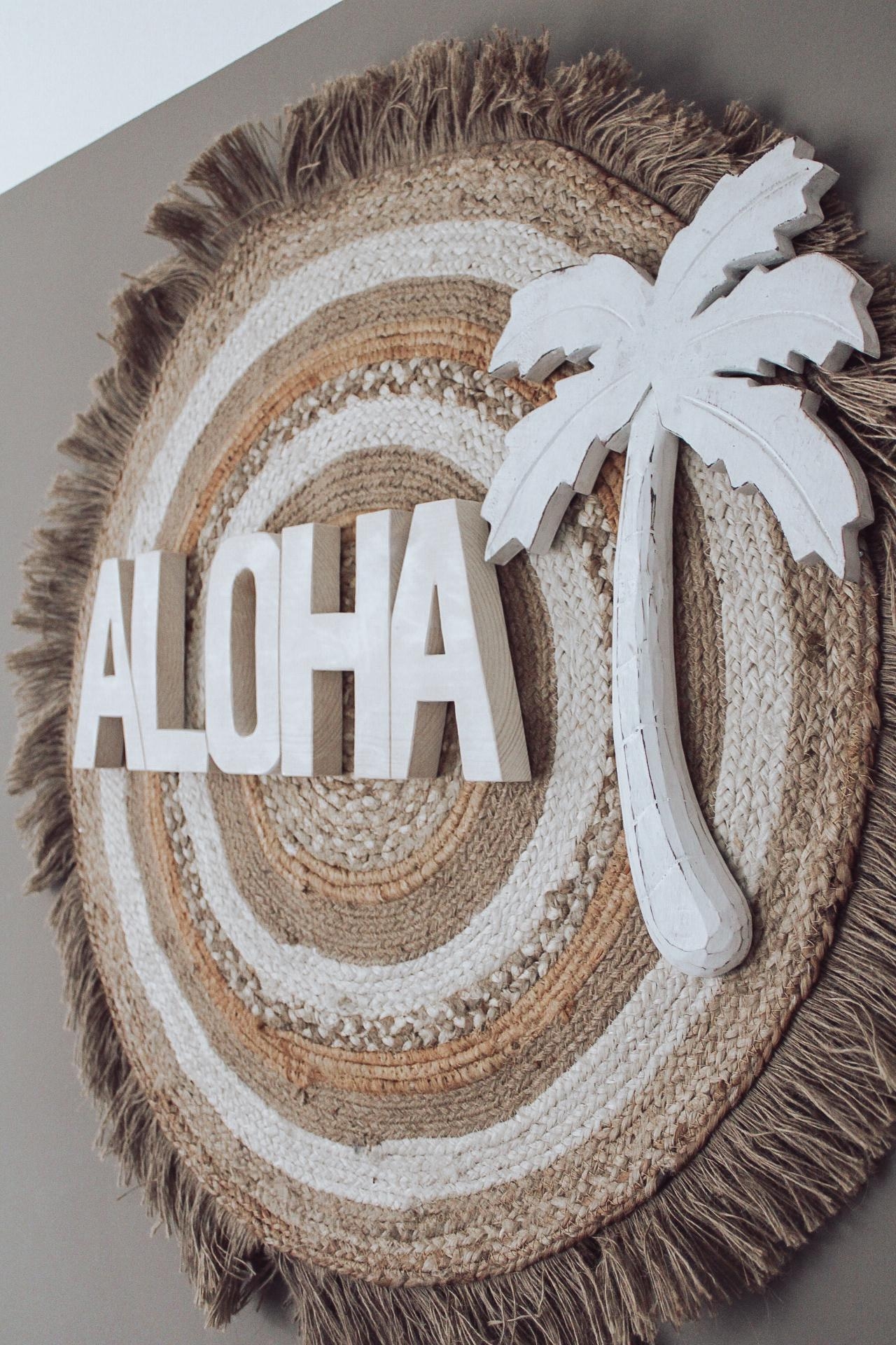 Live ☼ Aloha | Wanddekoration Aloha mit Palme und Bohoteppich. #bohostyle #onlineshop #aloha #paradise #summerlove #couchstyle