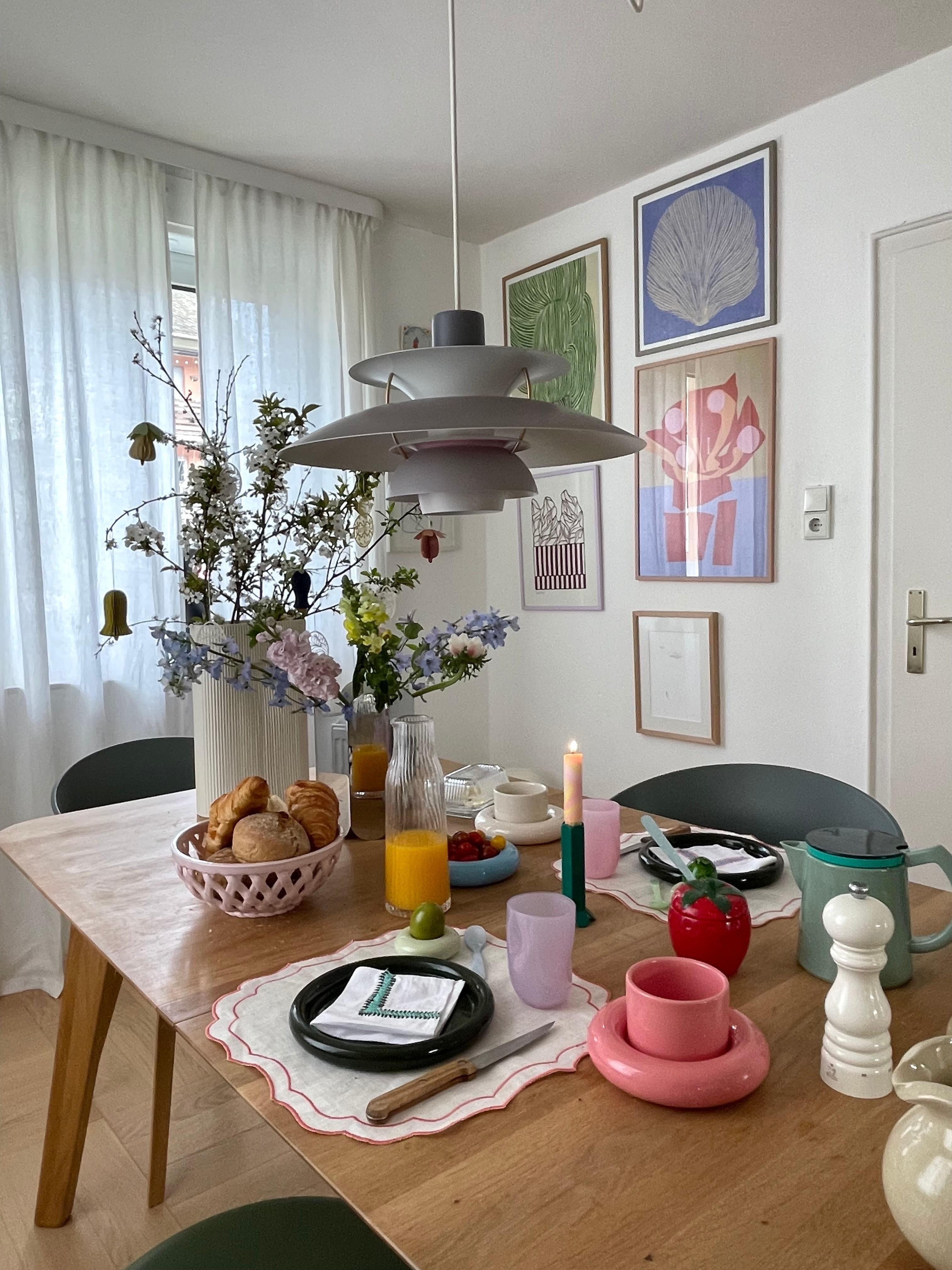#living #home #interior #interiør #altbauliebe #wohnen #skandinavisch #couchstyle #esszimmer #esstisch #blumen #skandi #keramik #deko #intetior