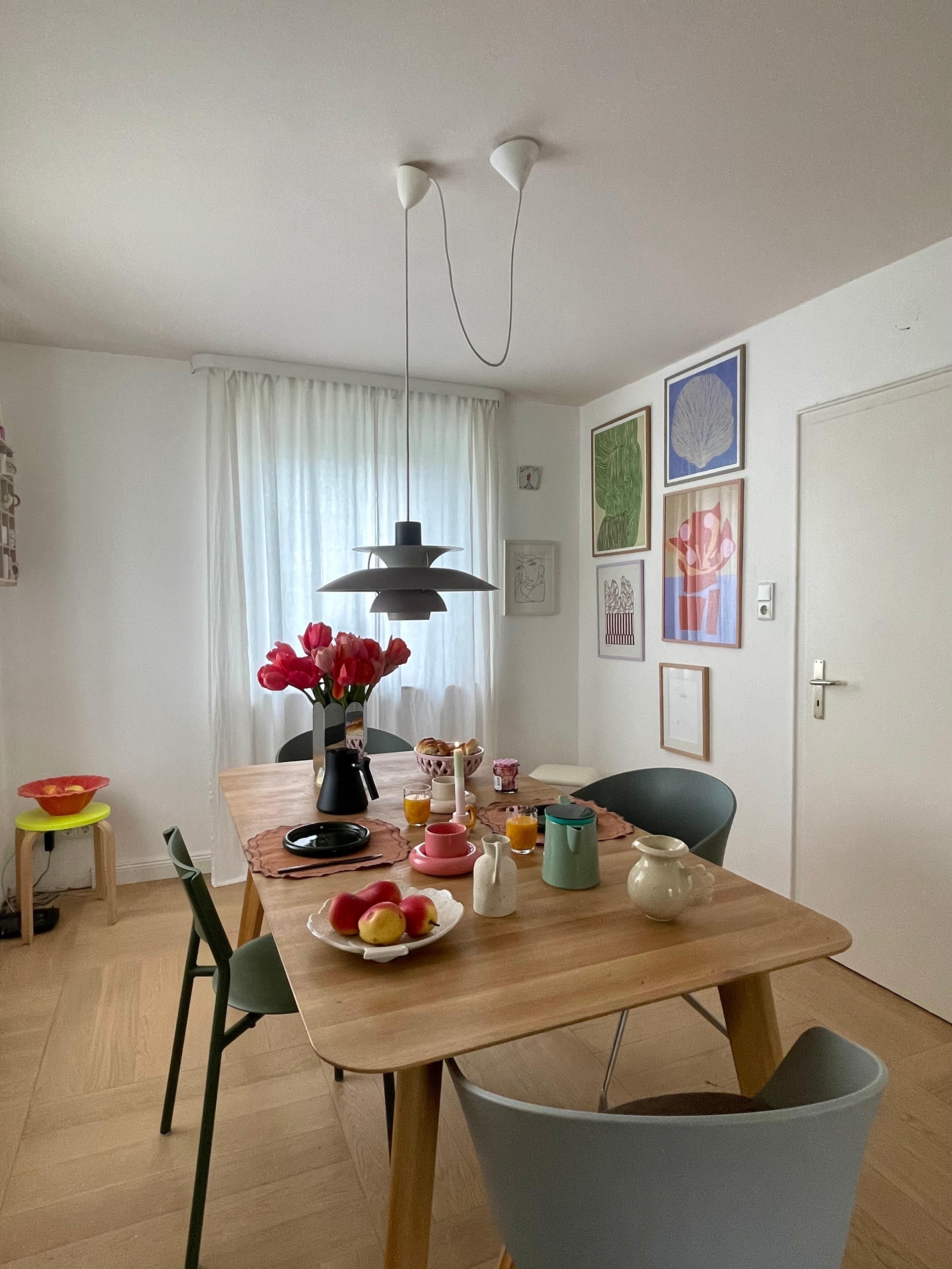 #living #home #interior #interiør #altbauliebe #wohnen #skandinavisch #couchstyle #esszimmer #esstisch #blumen #skandi #keramik #deko