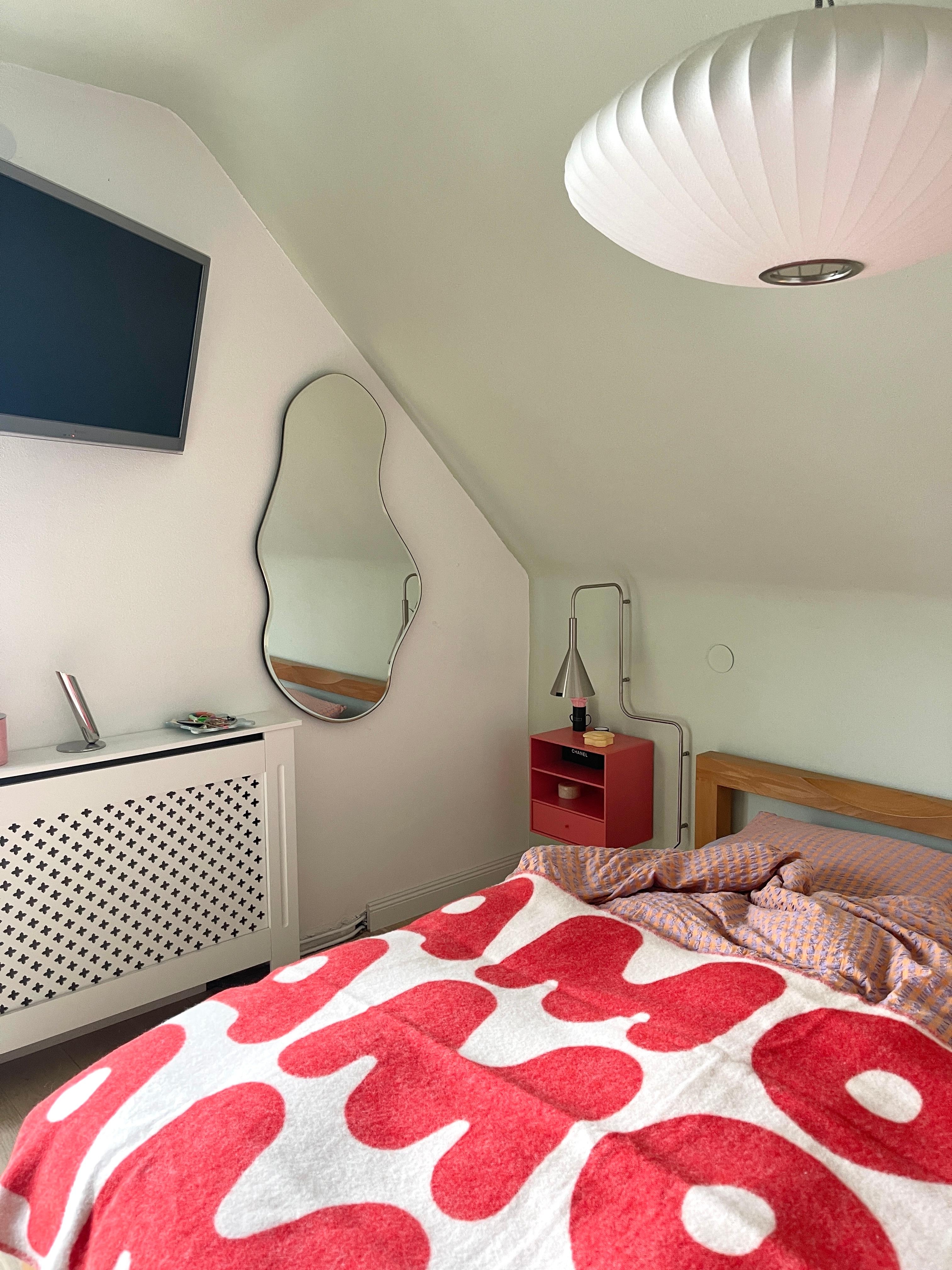 #living #home #interior #interiør #altbauliebe #wohnen #skandinavisch #couchstyle #schlafzimmer #wolldecke #lampe #skandi #spiegel #deko #intetior