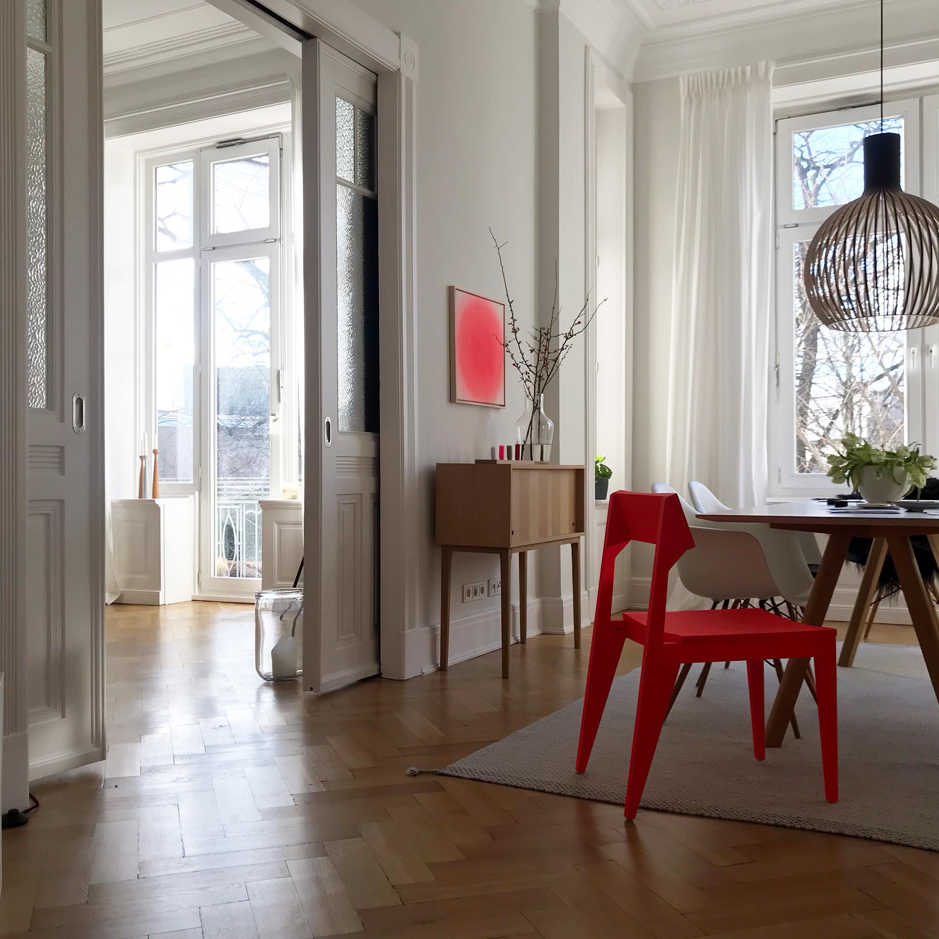 #living #wohnen #livingroom #diningroom #farbklecks #colorful #redchair #couchstyle 