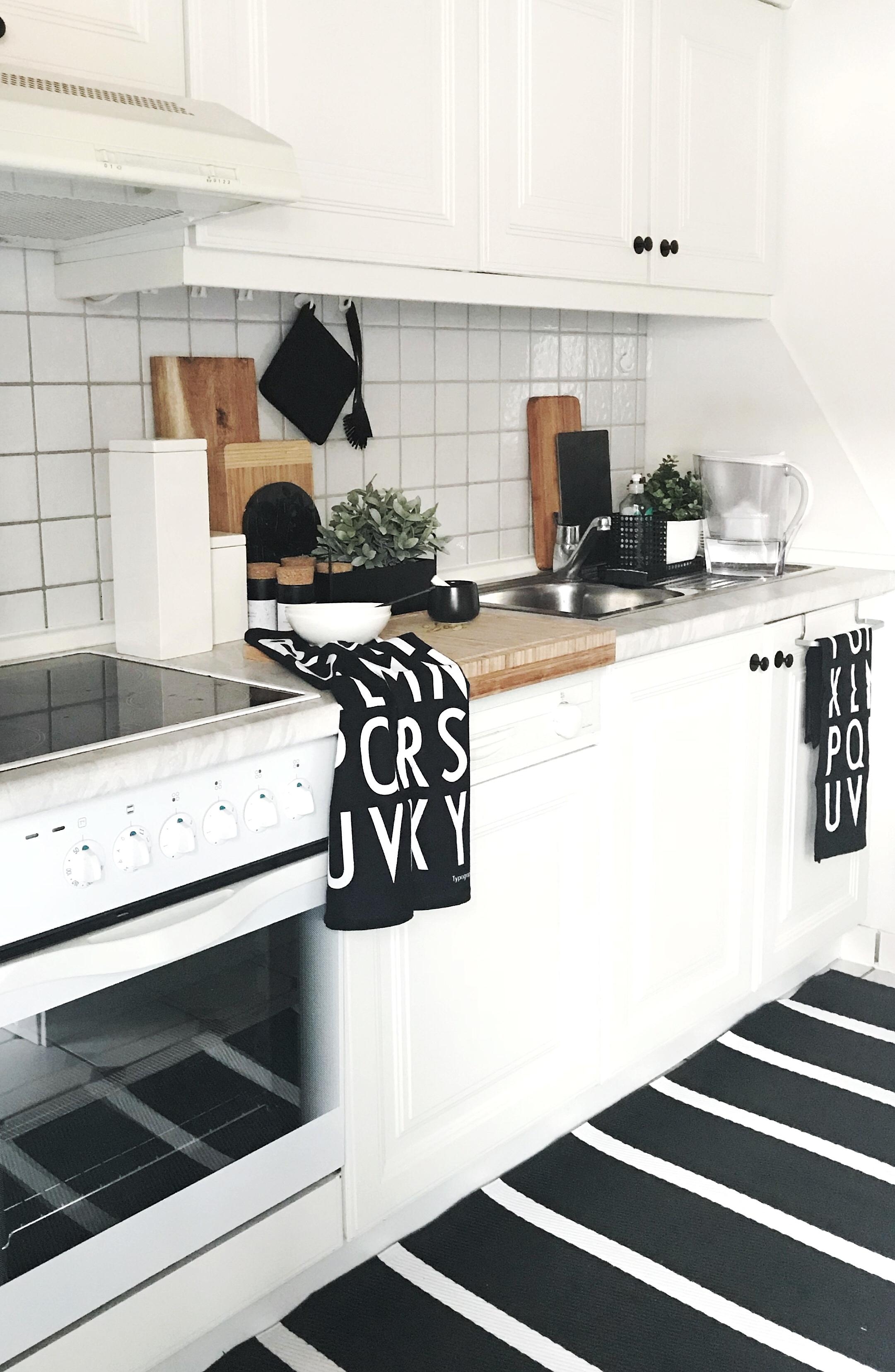 #livingchallenge #küche #monochrom #interior #schwarzweiss #kitchen #scandi #weiss #kitchen
