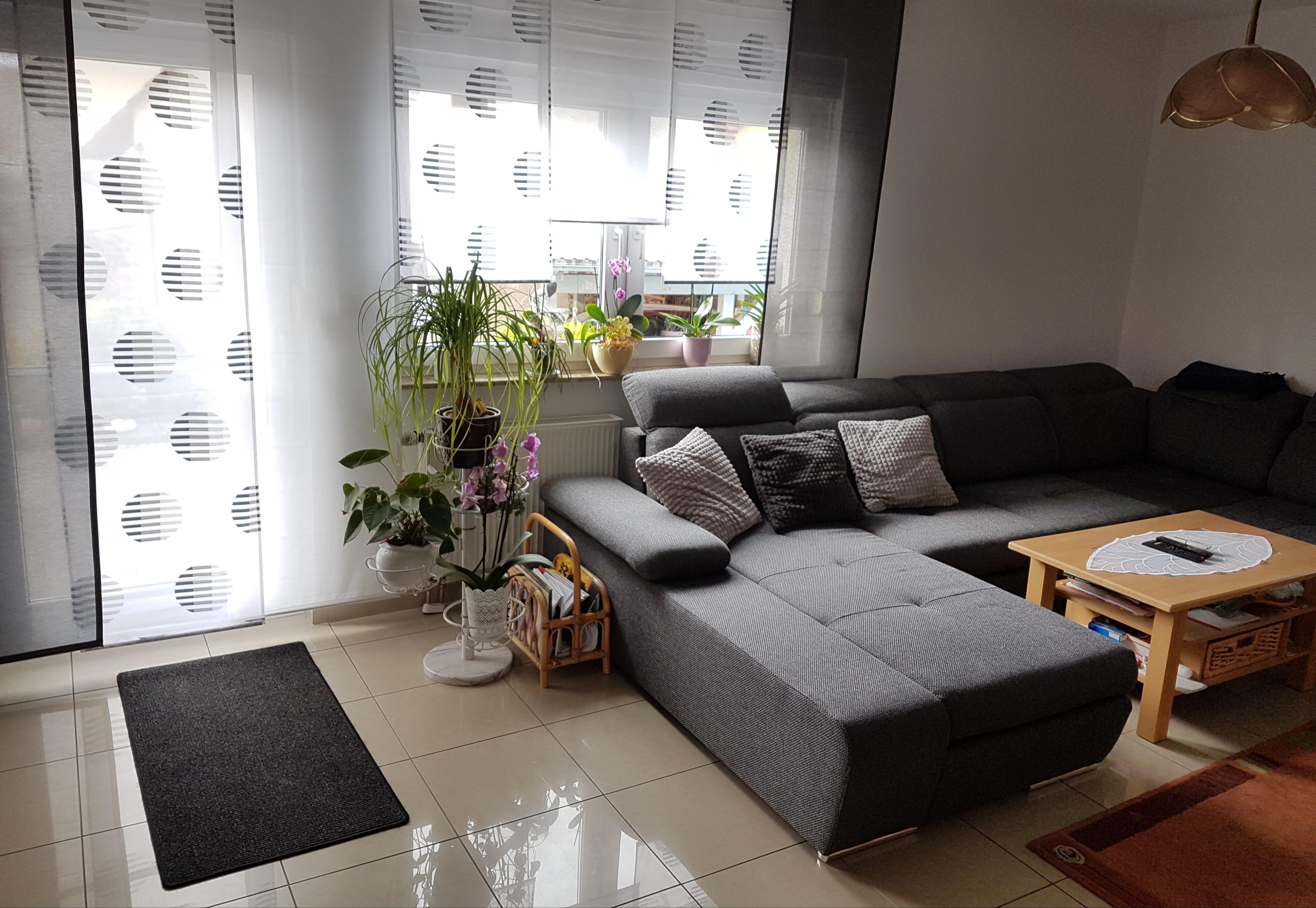 #livingchallenge #wohnzimmergestaltung #wohnzimmer
Neues Sofa, neue Vorhänge. 
Fehlt nur noch ein kleinerer Tisch!

