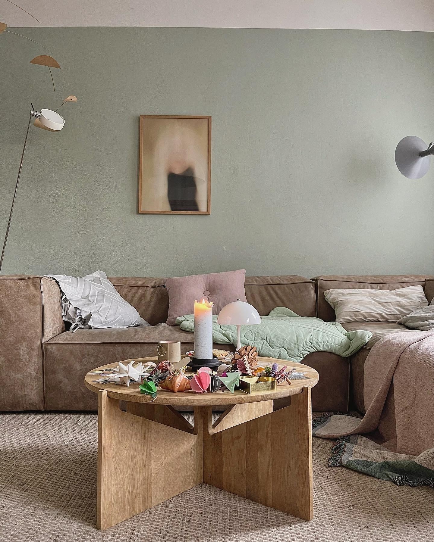 #living#home#interior#interiør#altbauliebe#wohnen#scsndinavisch#couchstyle#wohnzimmer#lampe#cozy#deko#weihnachtsdeko