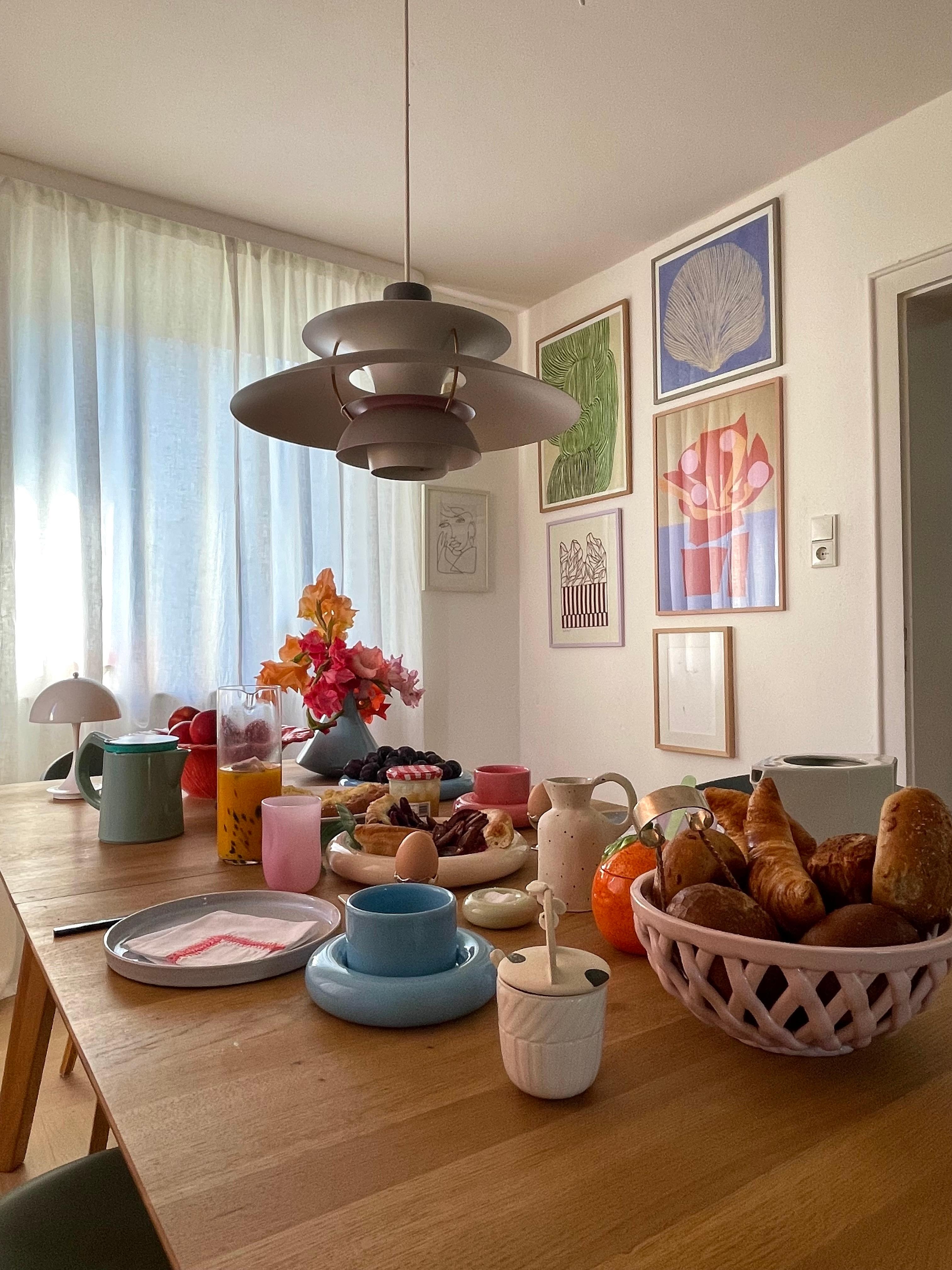 #living#home#interior#interiør#altbauliebe#wohnen#skandinavisch#couchstyle#esszimmer#keramikl#bilder#blumen#esstisch