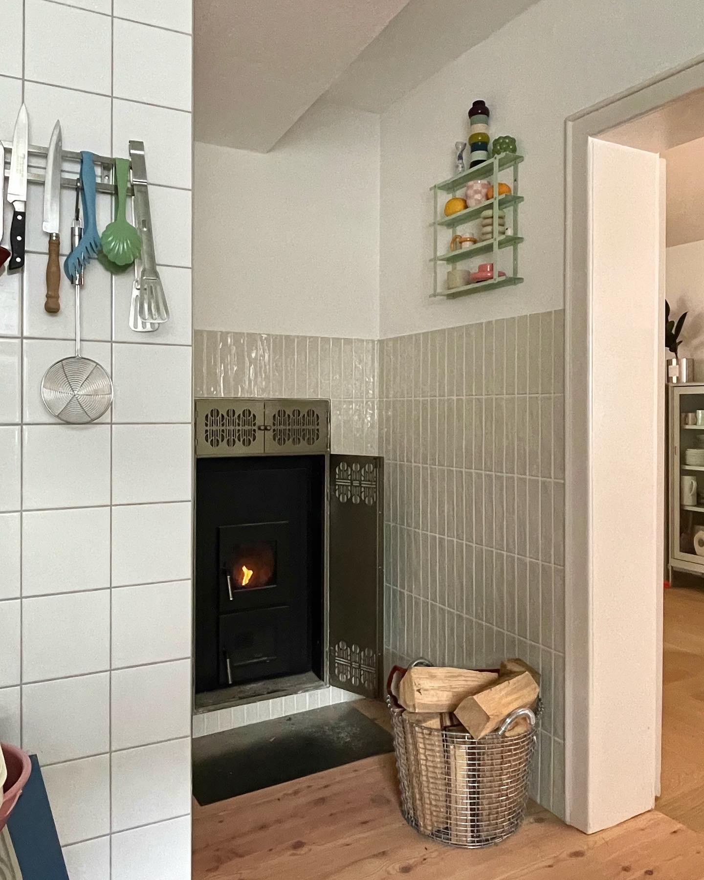 #living#home#interior#interiør#altbauliebe#wohnen#skandinavisch#couchstyle#küche#ofen#regal#kitchen#deko