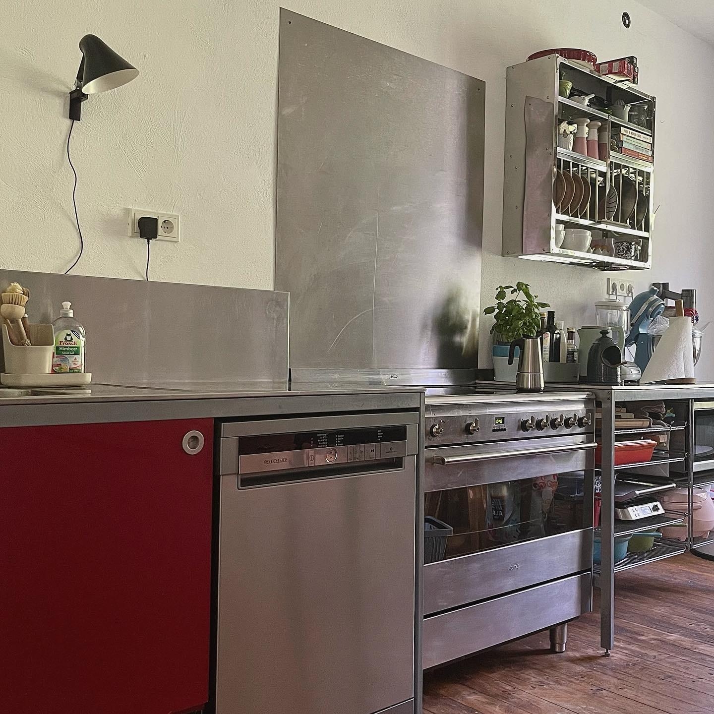 #living#home#interior#interiør#altbauliebe#wohnen#skandinavisch#couchstyle#küche#regal#kitchen#lampe