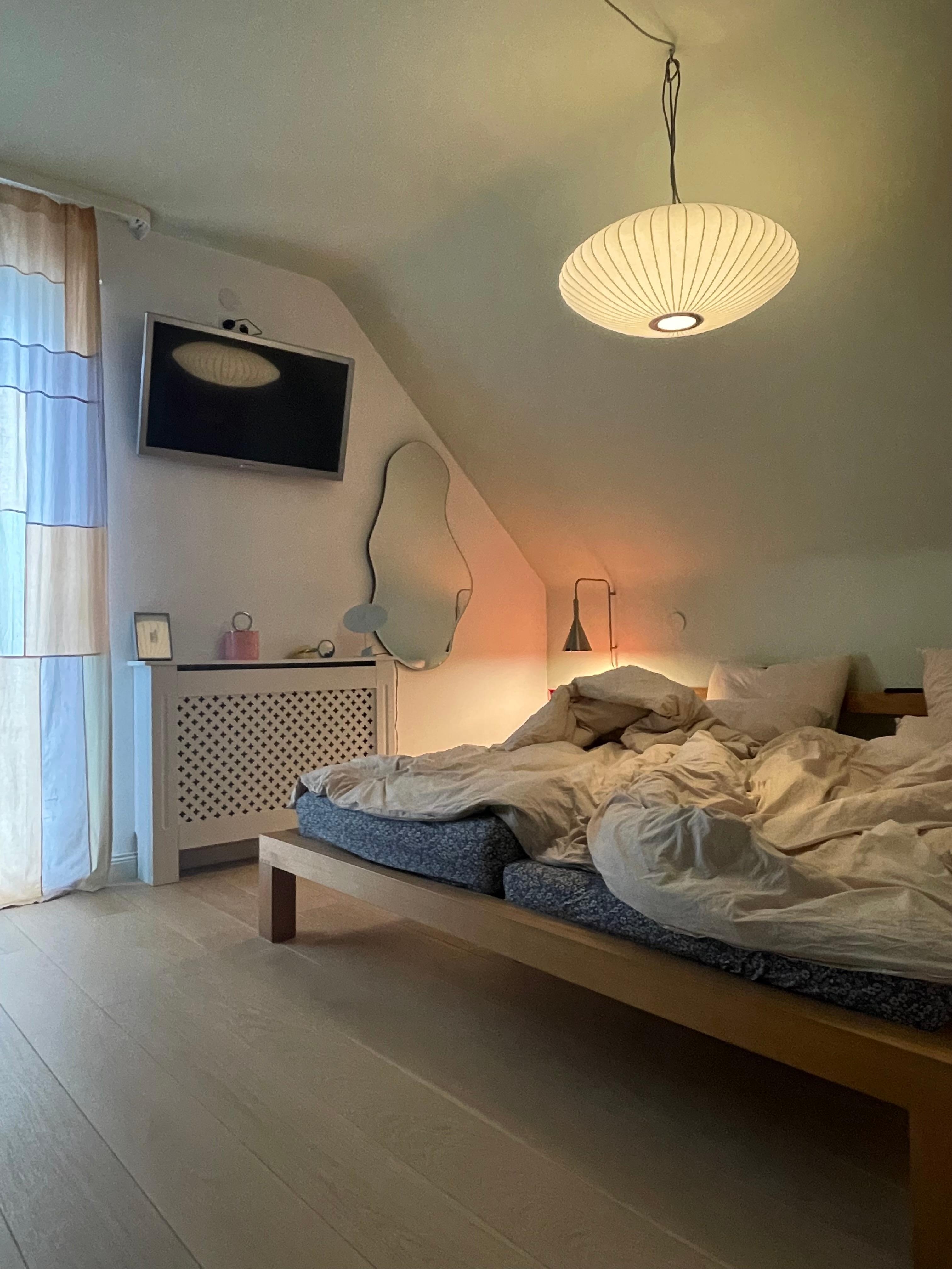 #living#home#interior#interiør#altbauliebe#wohnen#skandinavisch#couchstyle#schlafzimmer#licht#lampe#cozy#spiegel