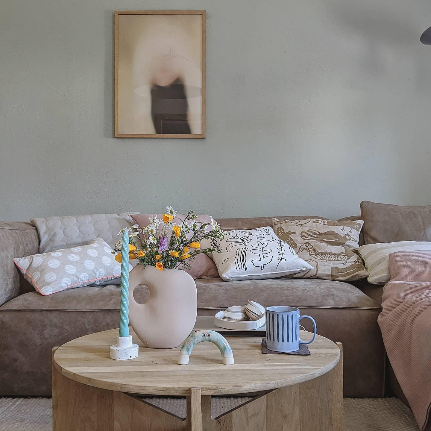 #living#livingroom#wohnzimmer #hygge#decoration#tischdeko #scandinavisch#homestory #couchstyle#blumenlieb#interior