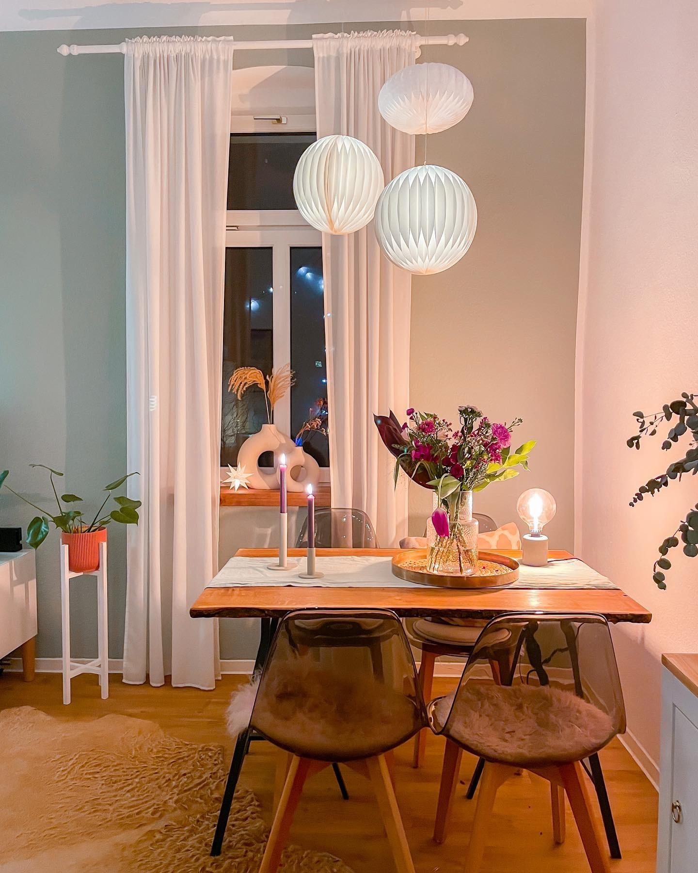 #livingroom #diningtable #table #diytable #cozy #freshflowers