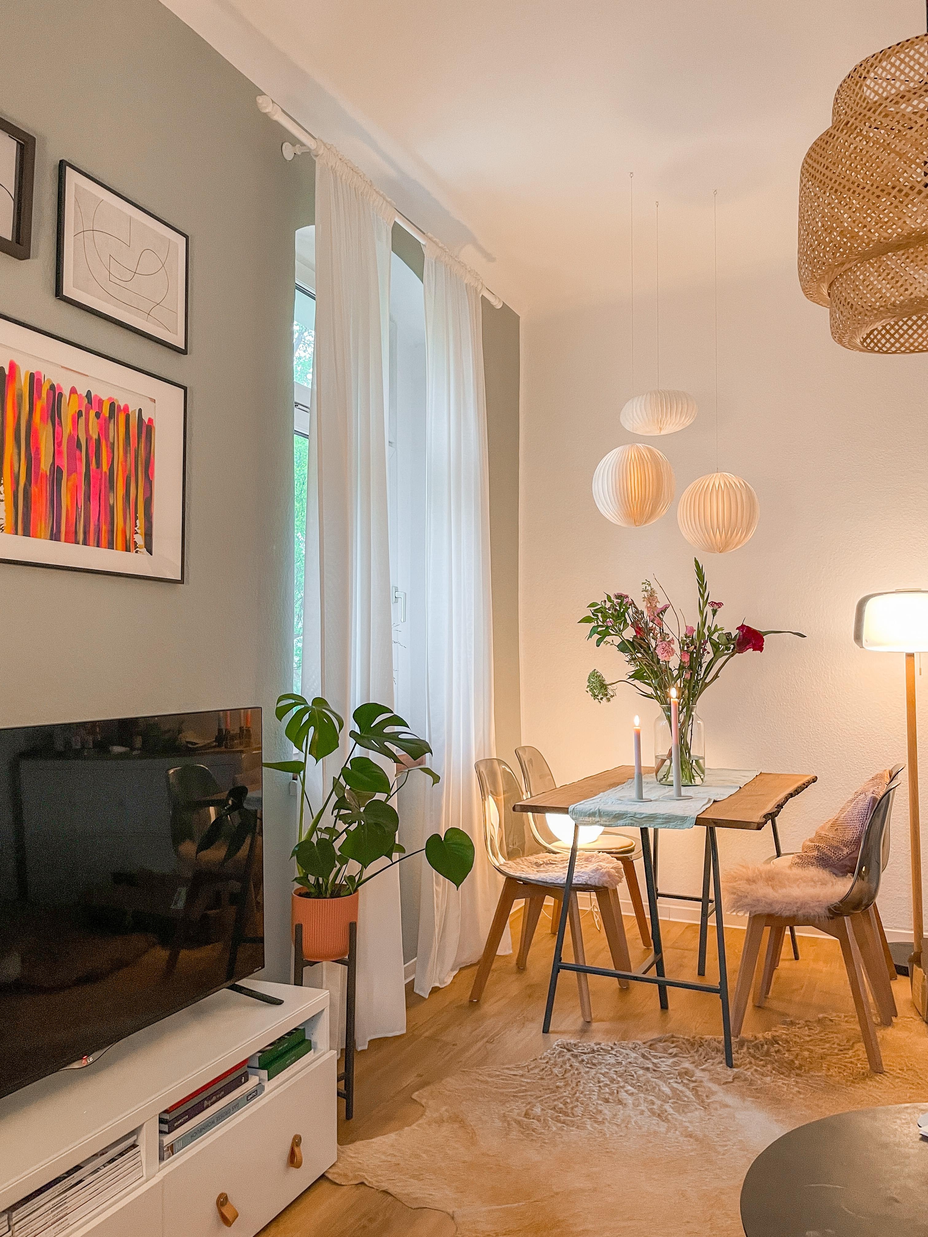 #livingroom #esstisch #diy #bilder #jadegrün #flowers