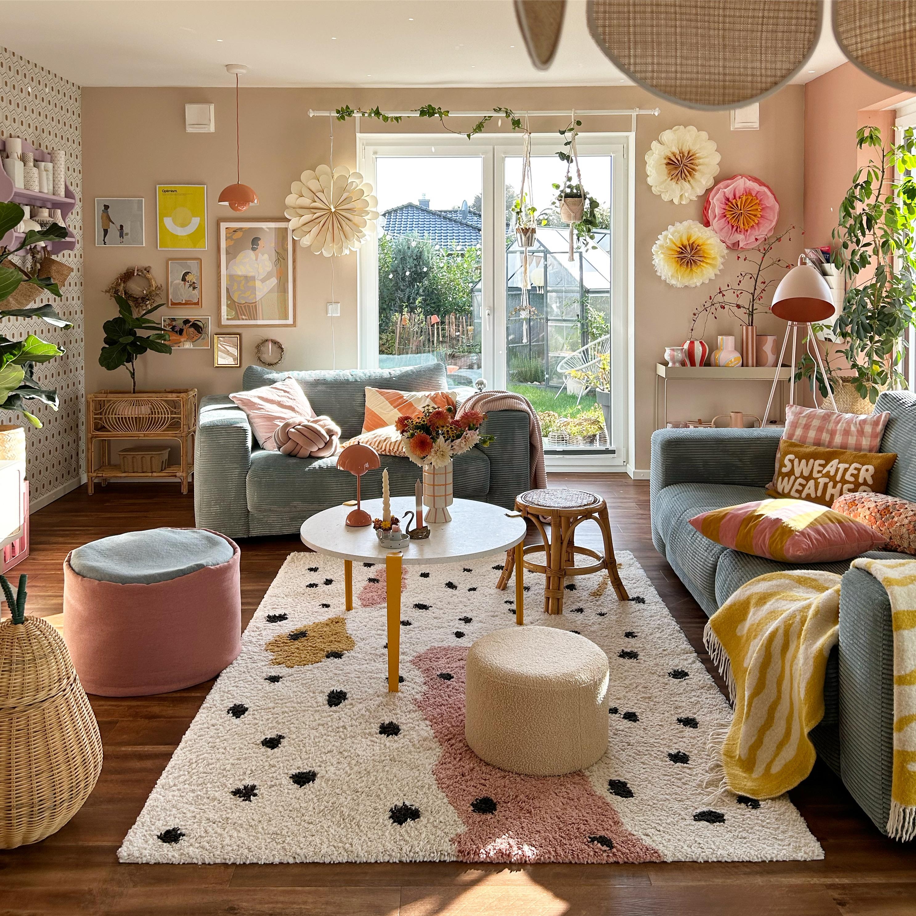 #livingroom #farbe #colorlove #colorfulhome #cordsofa #gartenblick #autumnvibes