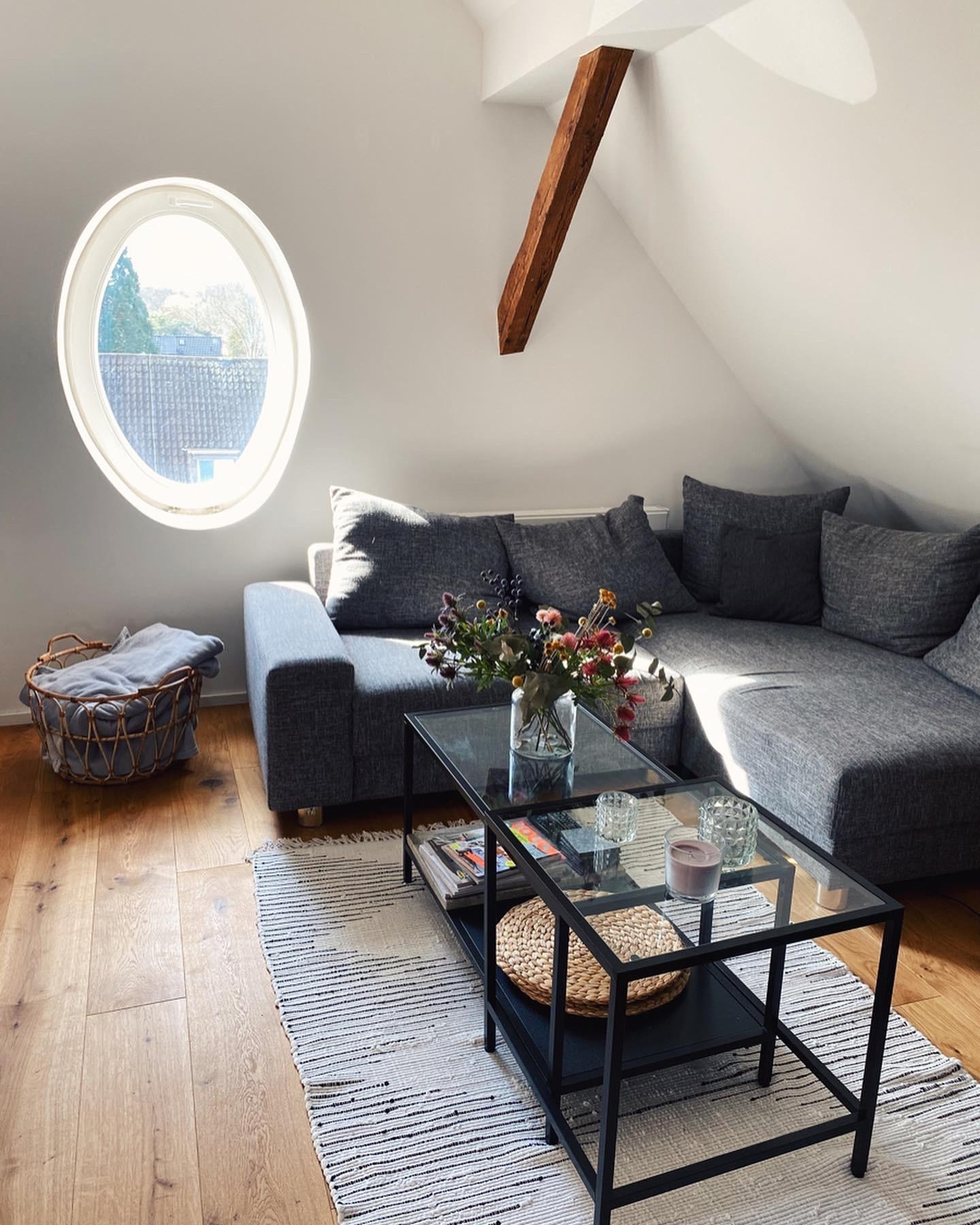 #livingroom #home #cologne #trockenblumen #sofa