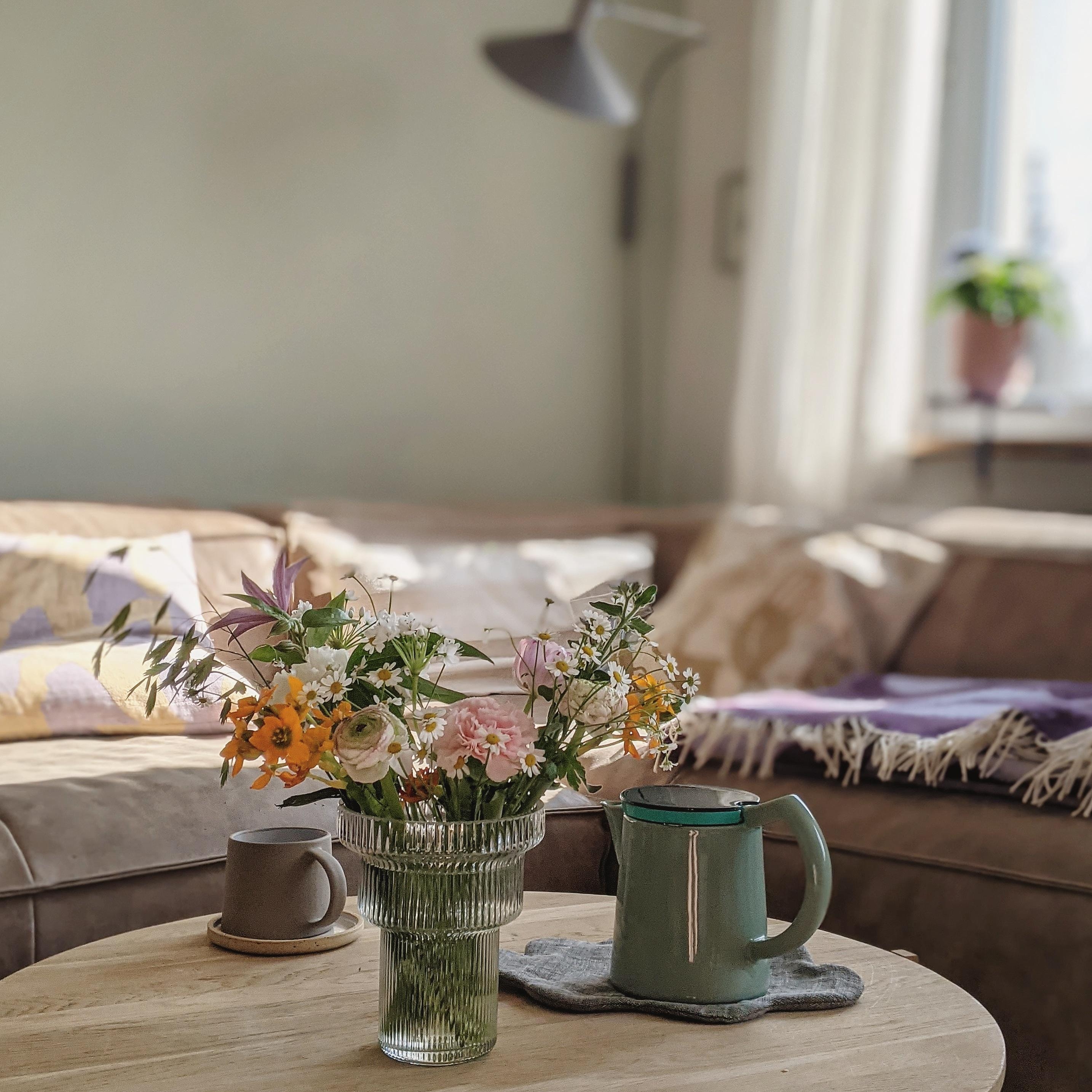 #livingroom #homedecor #interior#decoration#altbau #homestory#blumen#wohnzimmer #couchstyle#scandinavisch#living#cozy