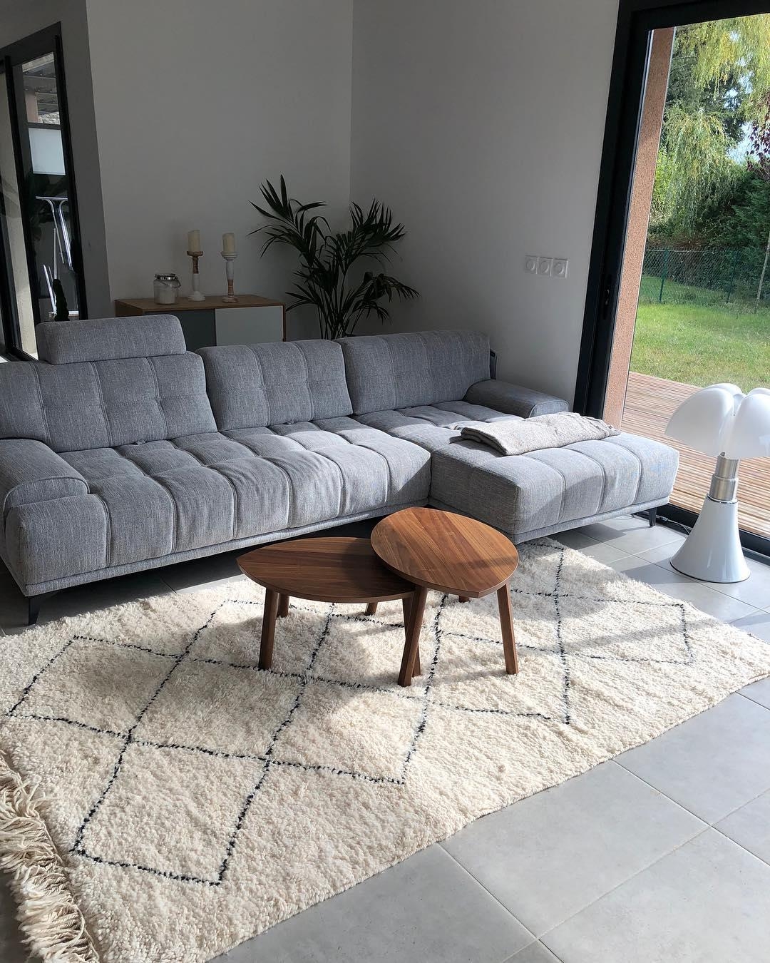 Livingroom inspiration
#couch #rug #beniourain 