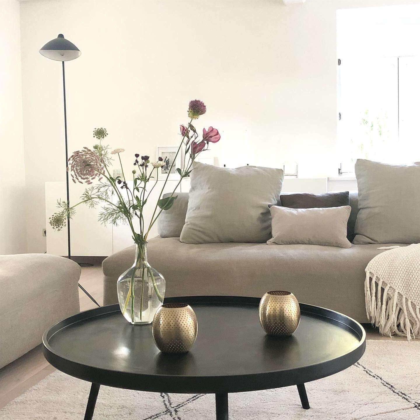 #livingroom #wohnzimmer #scandinavisch #minimalistisch #blumen #flowers #blackandwhite