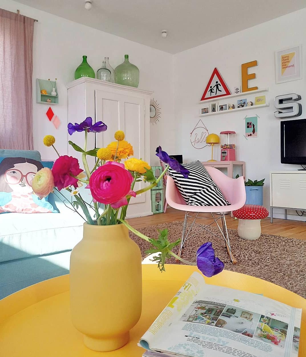 #livingroomdecoration #farbenmachenglücklich #sunnydays
