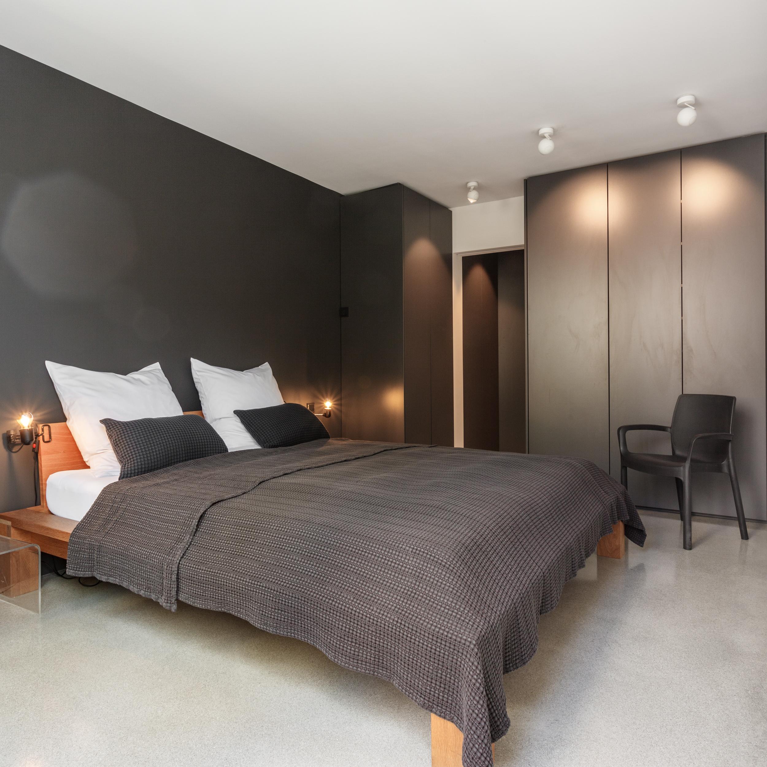 Loft Schlafzimmer mit Steinboden #loft ©EMMA B. HOME
