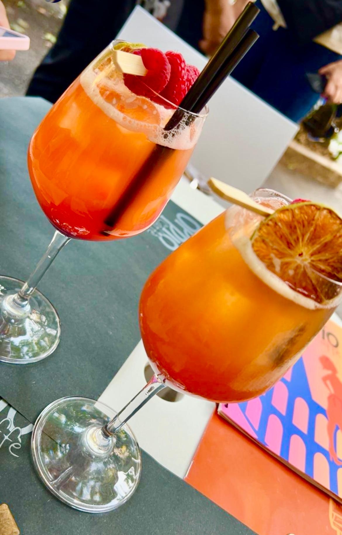 Longdrinks auf dem Sommerfest, für jeden was dabei. Mit- aber auch ohne Alkohol.
#sommerfest #feiern 