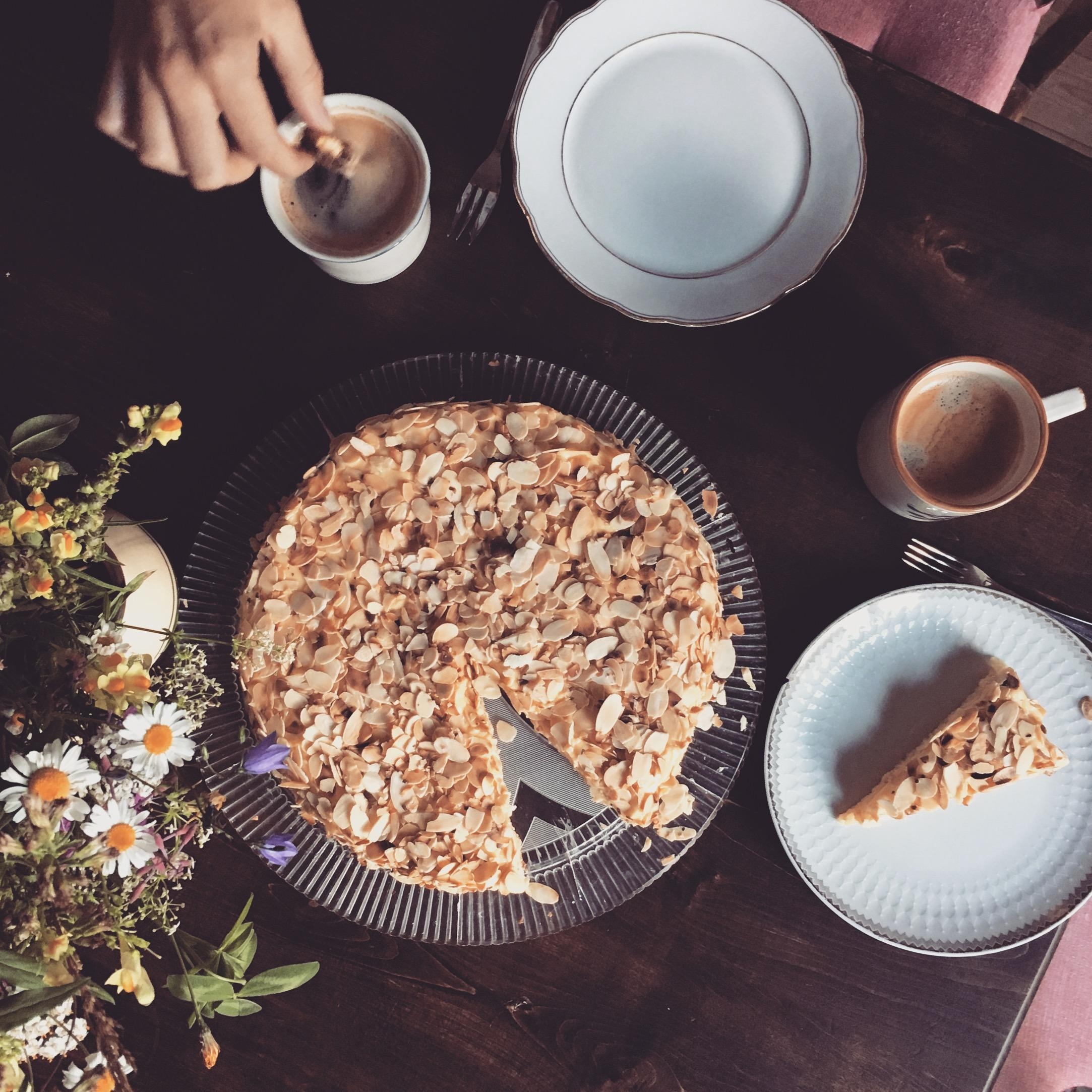 M A N D E L T Å R T A .
#mandeltårta #baking #vegan #mandeln #scandinavianstyle #hygge #fika 