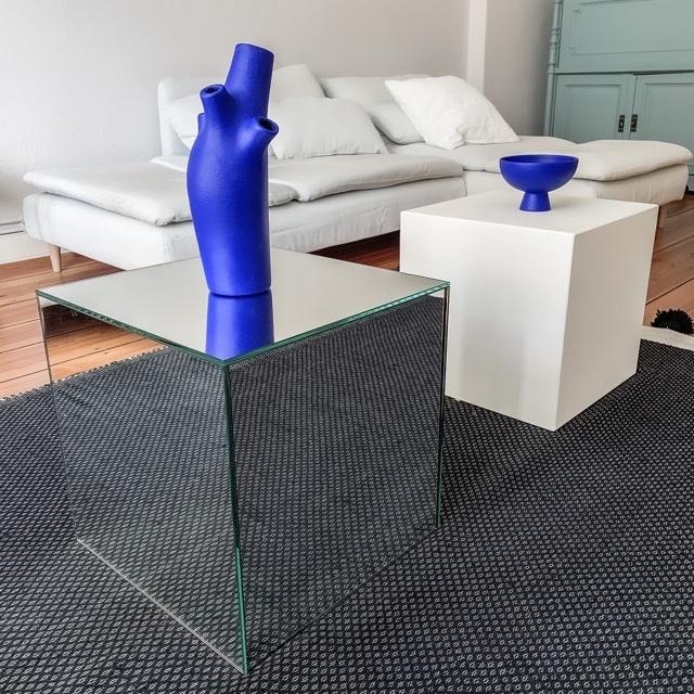 M I X & M A T C H im wohnzimmer 
▫️🔹▪️🔹▫️
Alte Vase + neue Farbe + Spiegeltisch + Galeriesockel 

