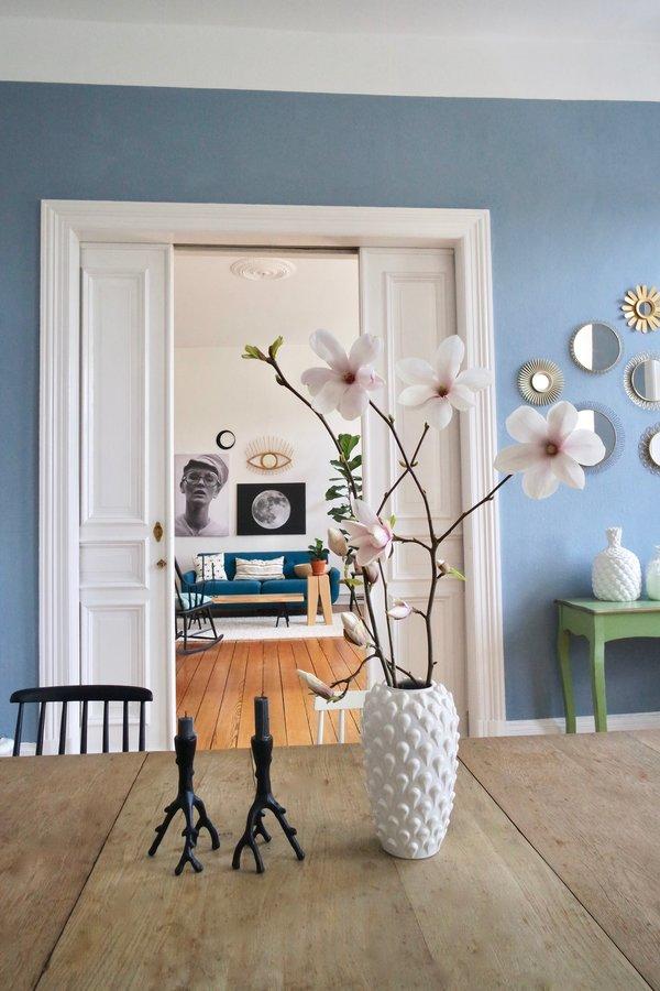 Magnolia ●
#wandfarbe #COUCHstyle #blaugrau #taubenblau #altbau #interior 
