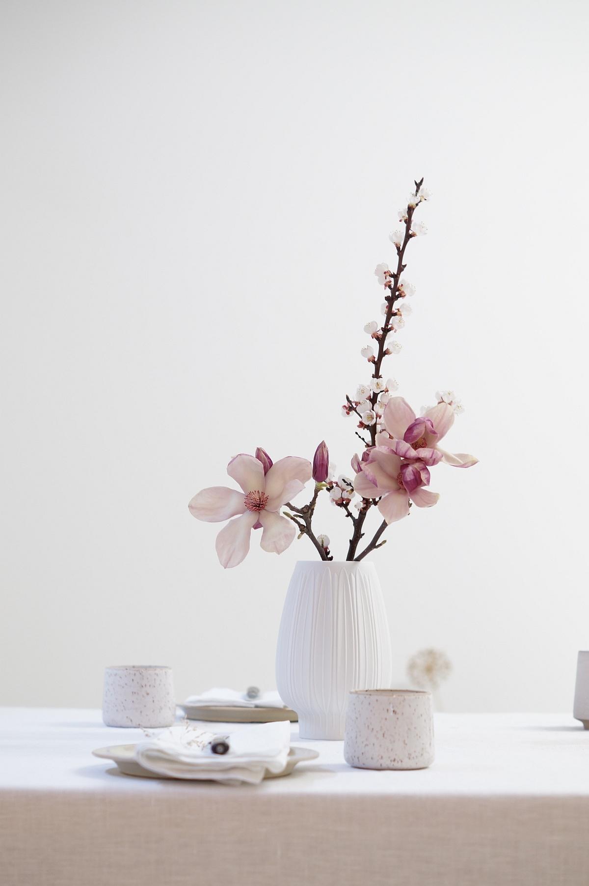 #magnolien #freshflowerfriday #livingchallenge #tablemoment #tischdekoration #frühling #vintage #keramik