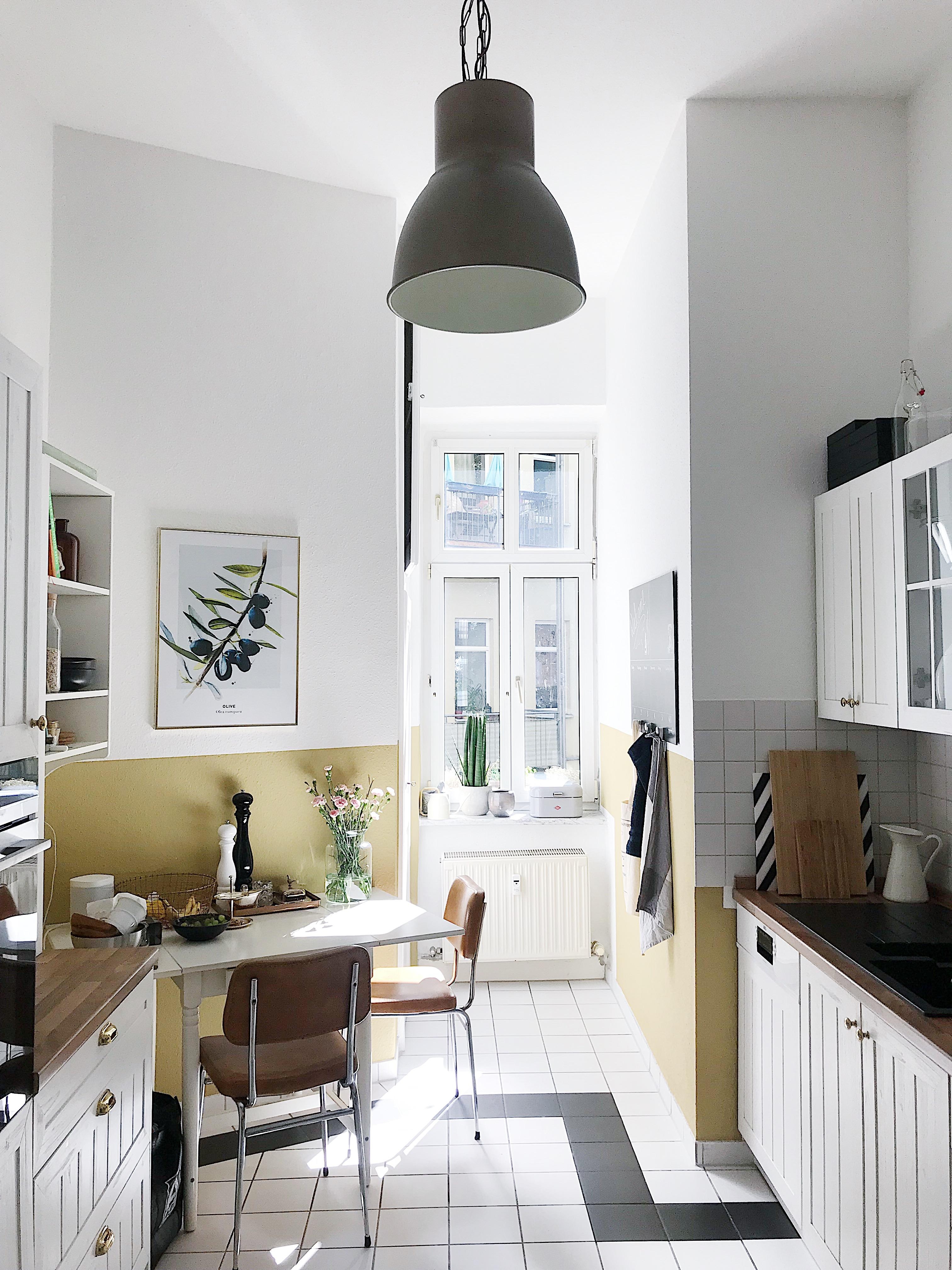 Man möge mir einen Koch zur Seite stellen... #küche #altbau #schönerwohnenfarbe #kitchen #couchliving 