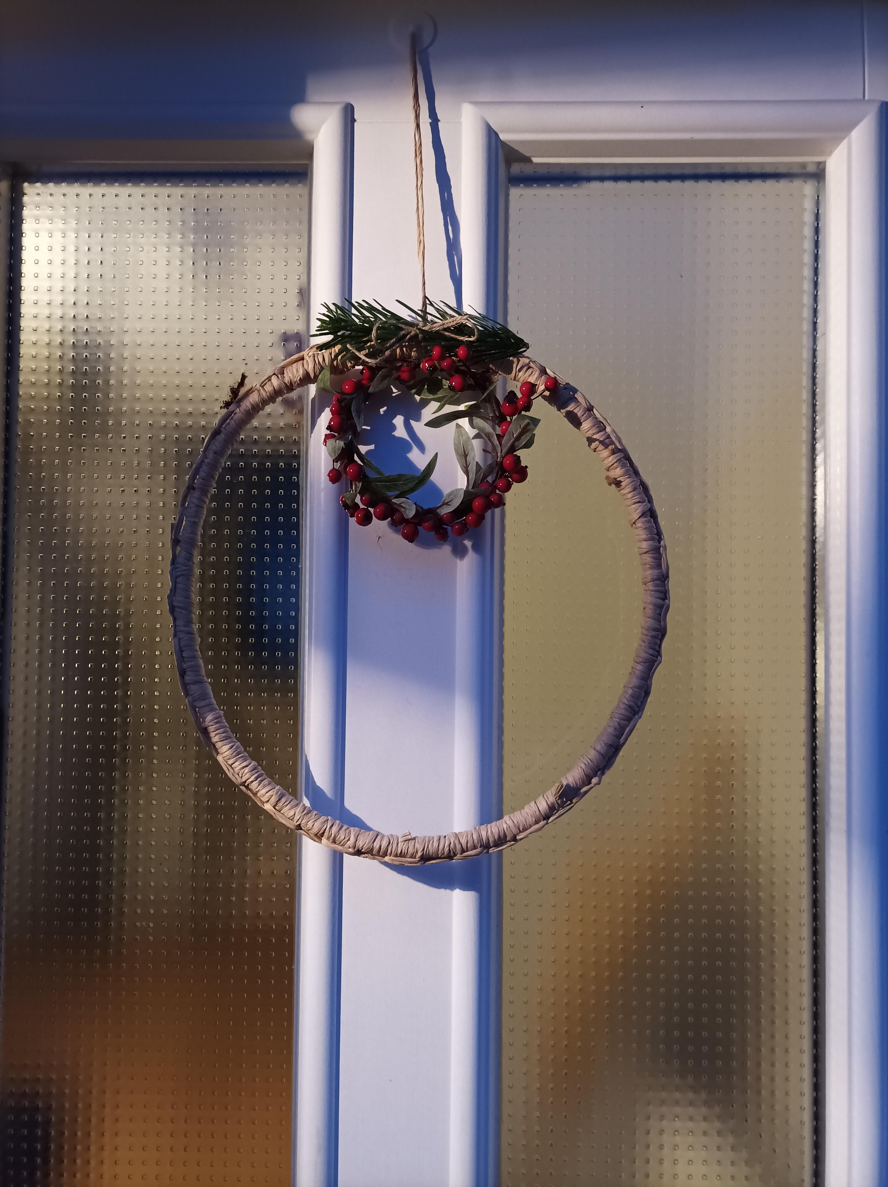 Manchmal ist weniger mehr #vorfreude #godjul #weihnachtsdeko #türkranz #minimalistisch #haustür