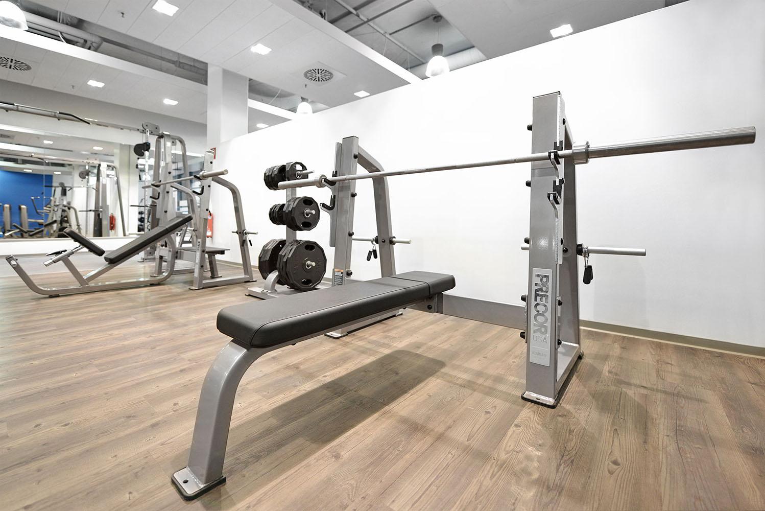 MAP Sports Club Gewichte #fitnessraum ©SYRA_Schoyerer Architekten BDA