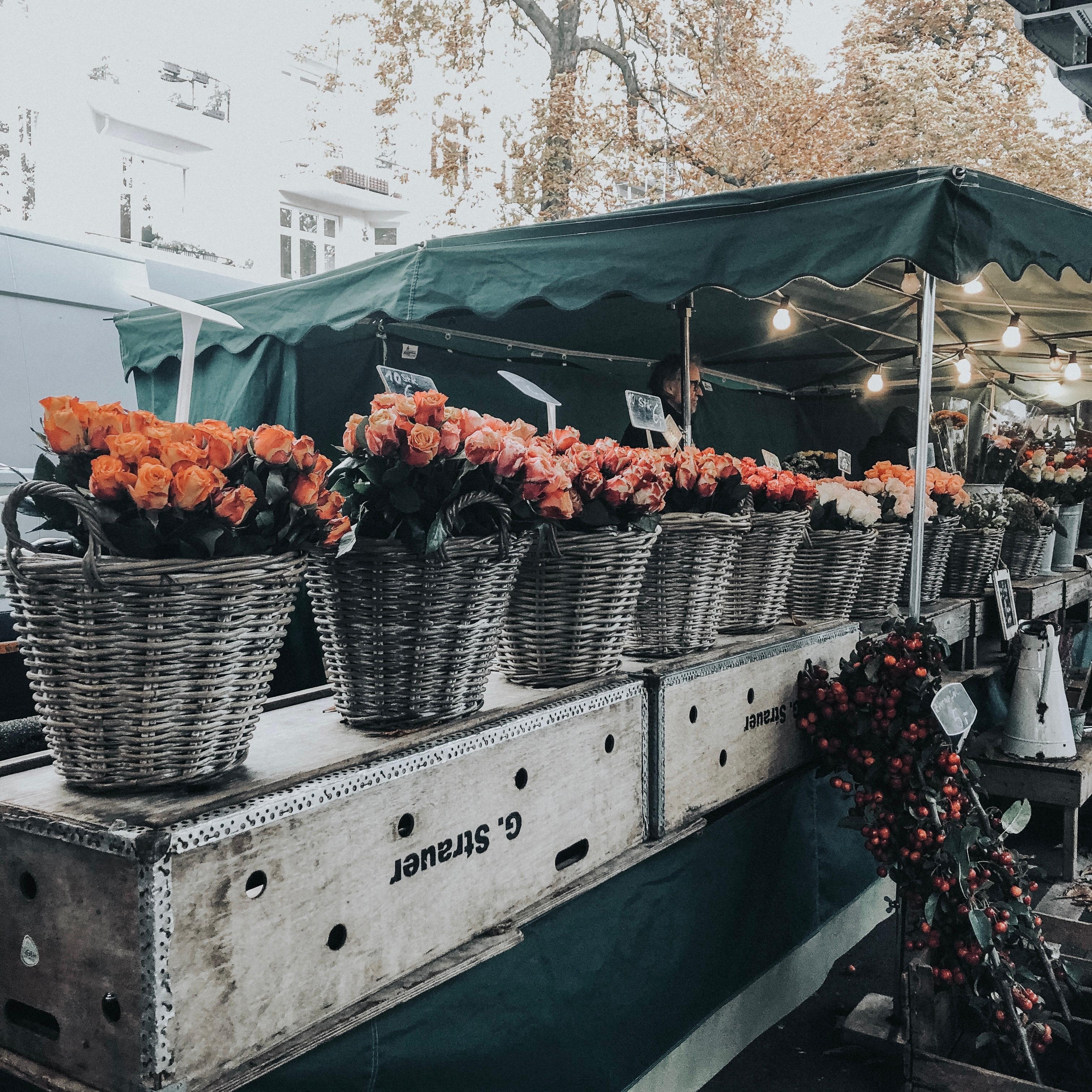 Marktzeit #hamburg #isemarkt #flowers #fromwhereistand #blumen #streetphotography