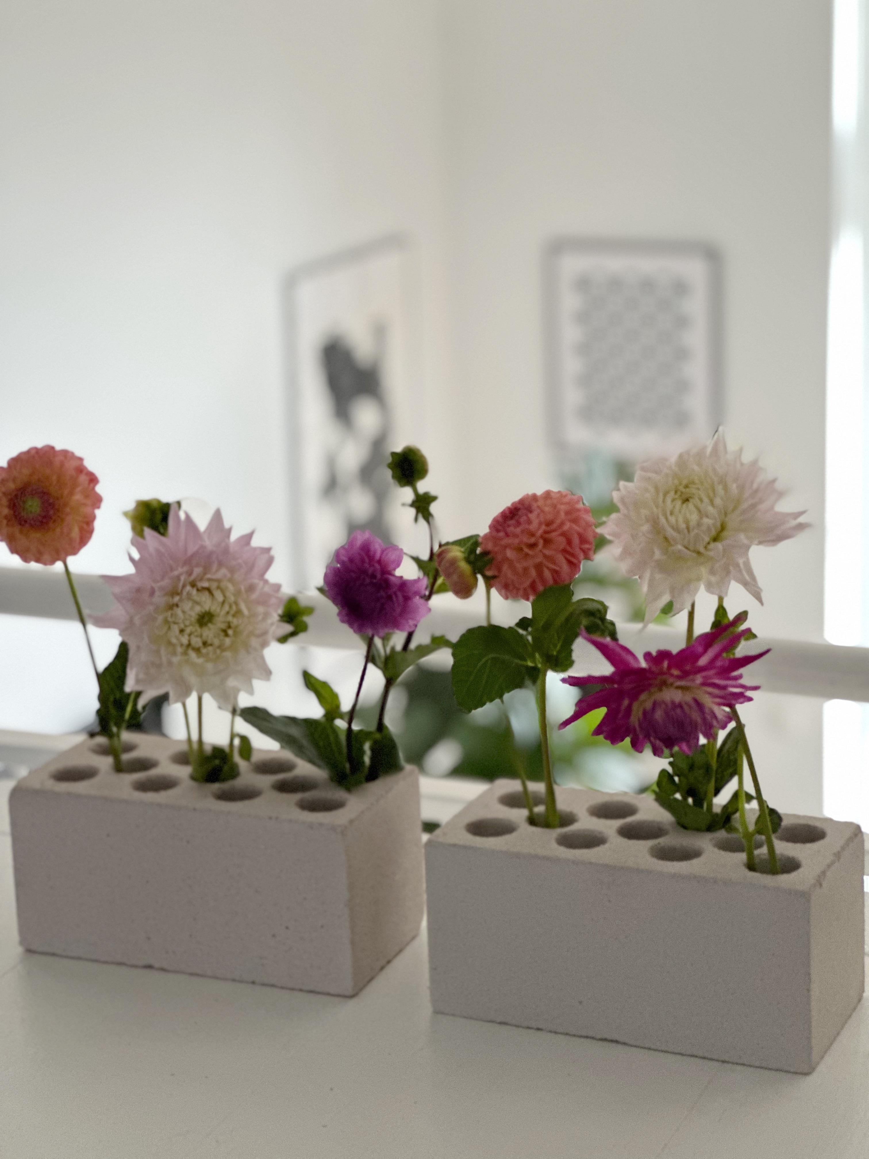 Mauerstein Ikebana Love 💕💐🌸 #deko #blumendeko #minimalistisch #ikebana #vasendeko #inspiration