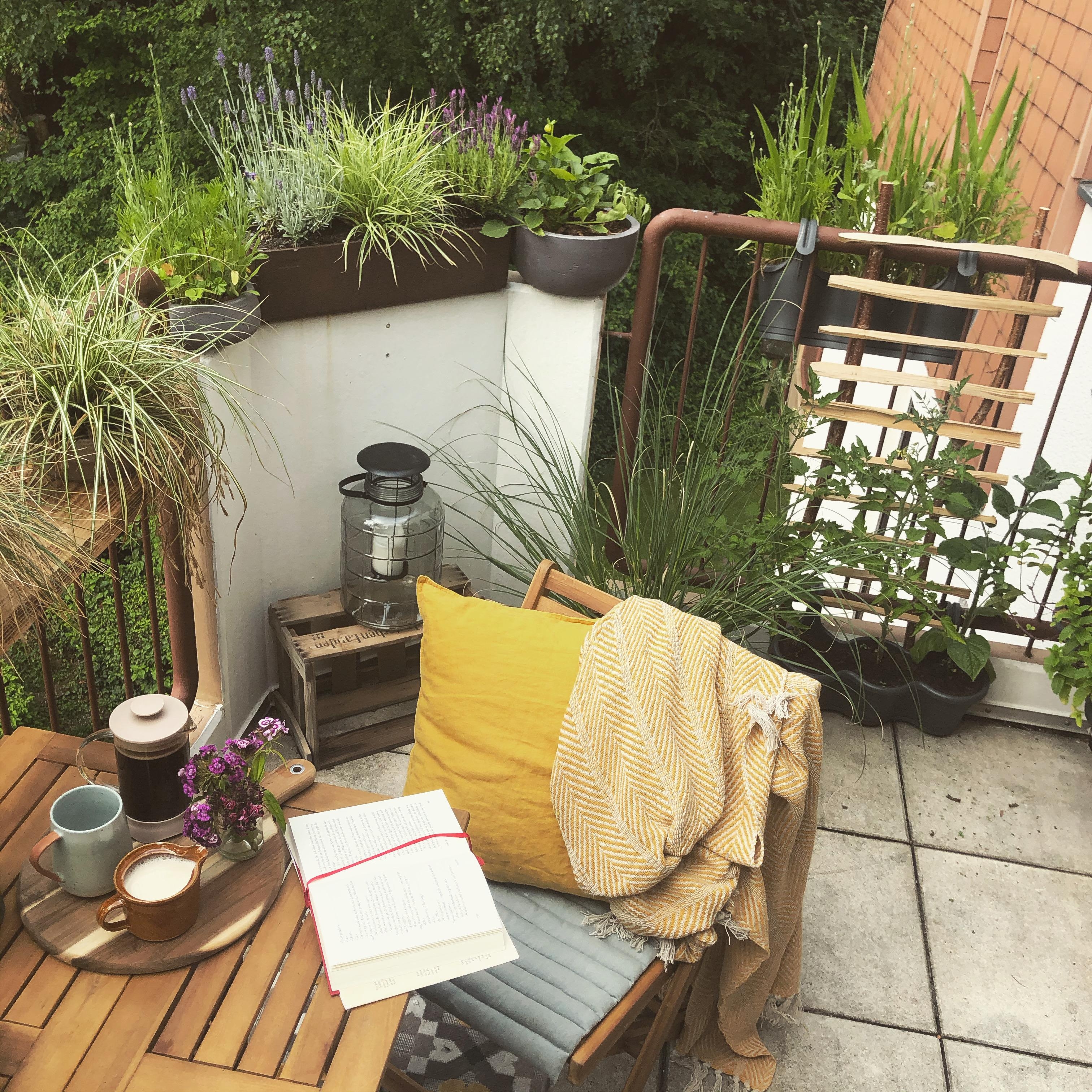 Me, Myself and I. Kaffee auf dem #Balkon – Habt ein schönes Wochenende 