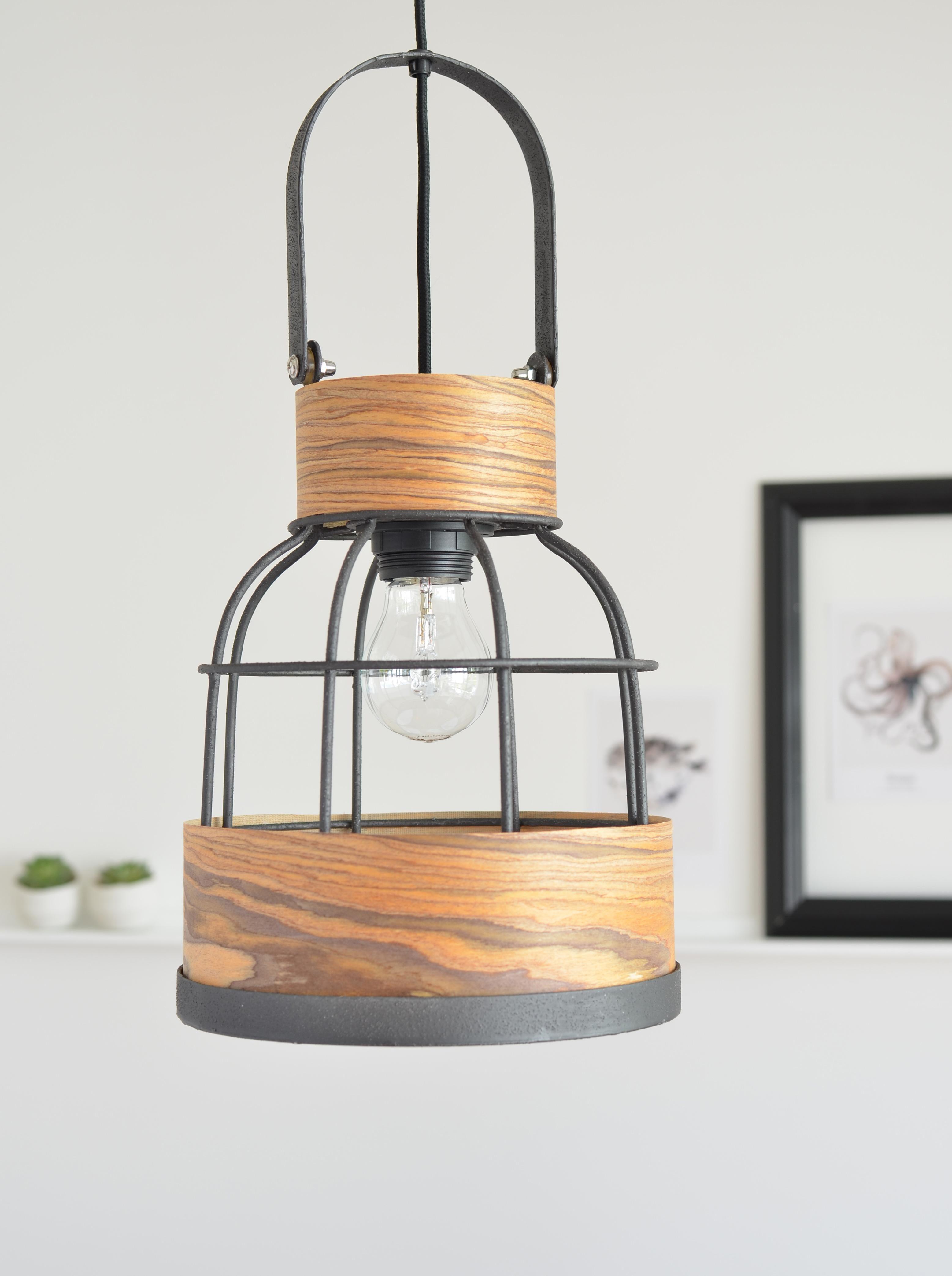 Mehr zur gepimpten Lampe mit Holzfurnier-Stoff gibt's auf dem Blog #DIYweek #DIYlampe #diy #interior #minimalistisch