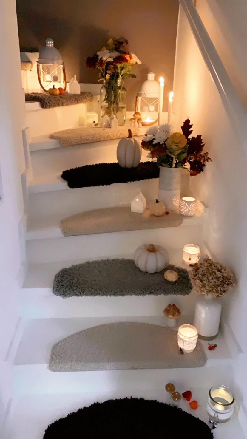Mein Dekotraum unser herbstlicher Treppenaufgang 😍🍁🍃 #dekoration #herbst #kerzenlicht #blumen