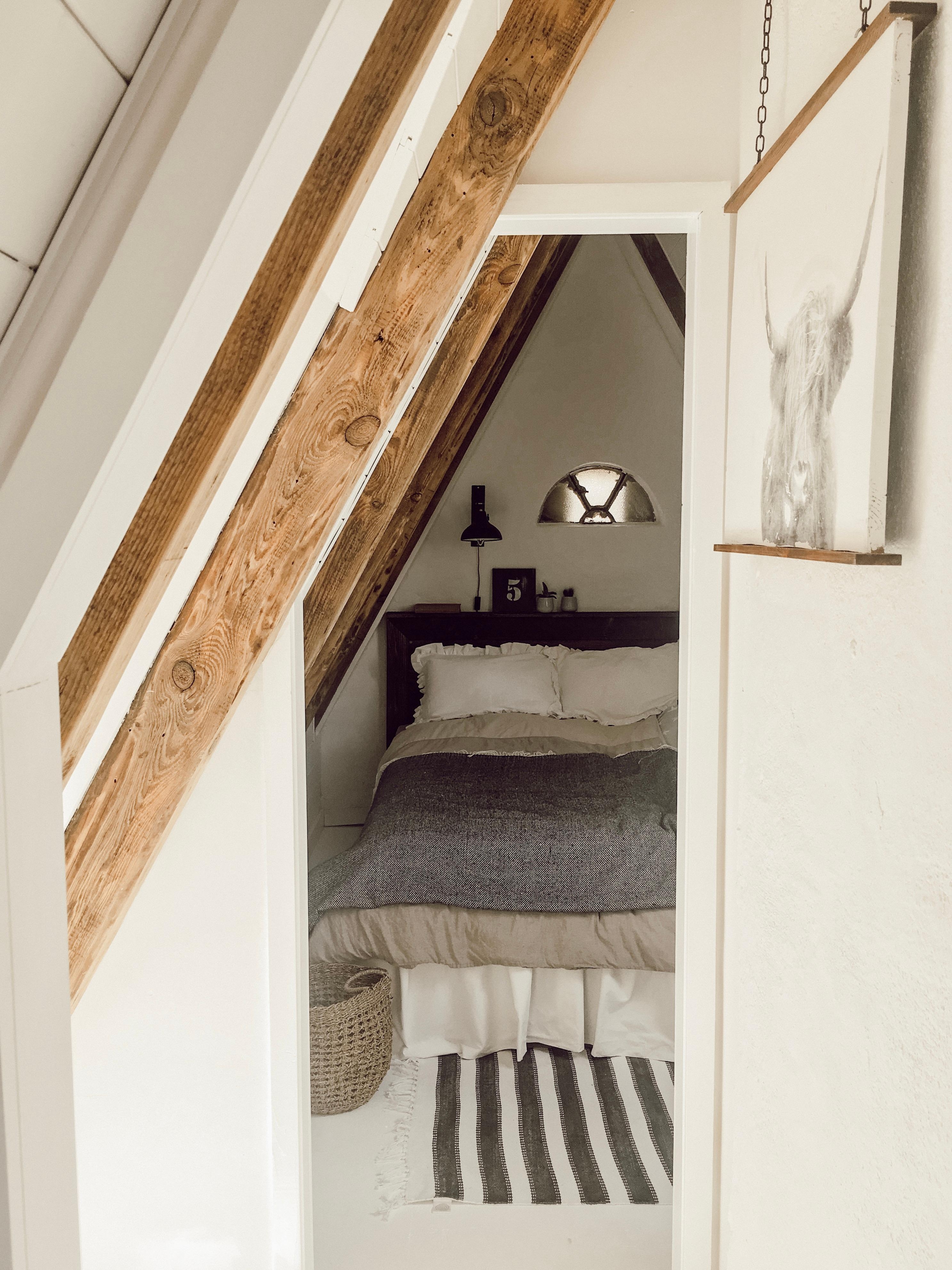 Mein kleinster Raum ist optimal genutzt - auch wenn wir von vorne ins Bett steigen müssen! #livingchallenge #kleinerraum