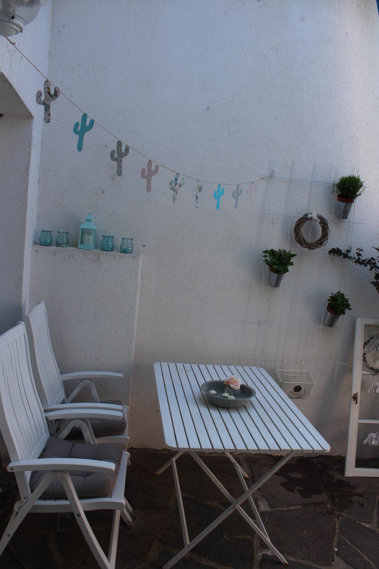 Mein Lieblingsplatz ist unsere kleine Terrasse im Frühling mit einer Tasse Kaffee und der neuen Couch. #Lieblingsplatz