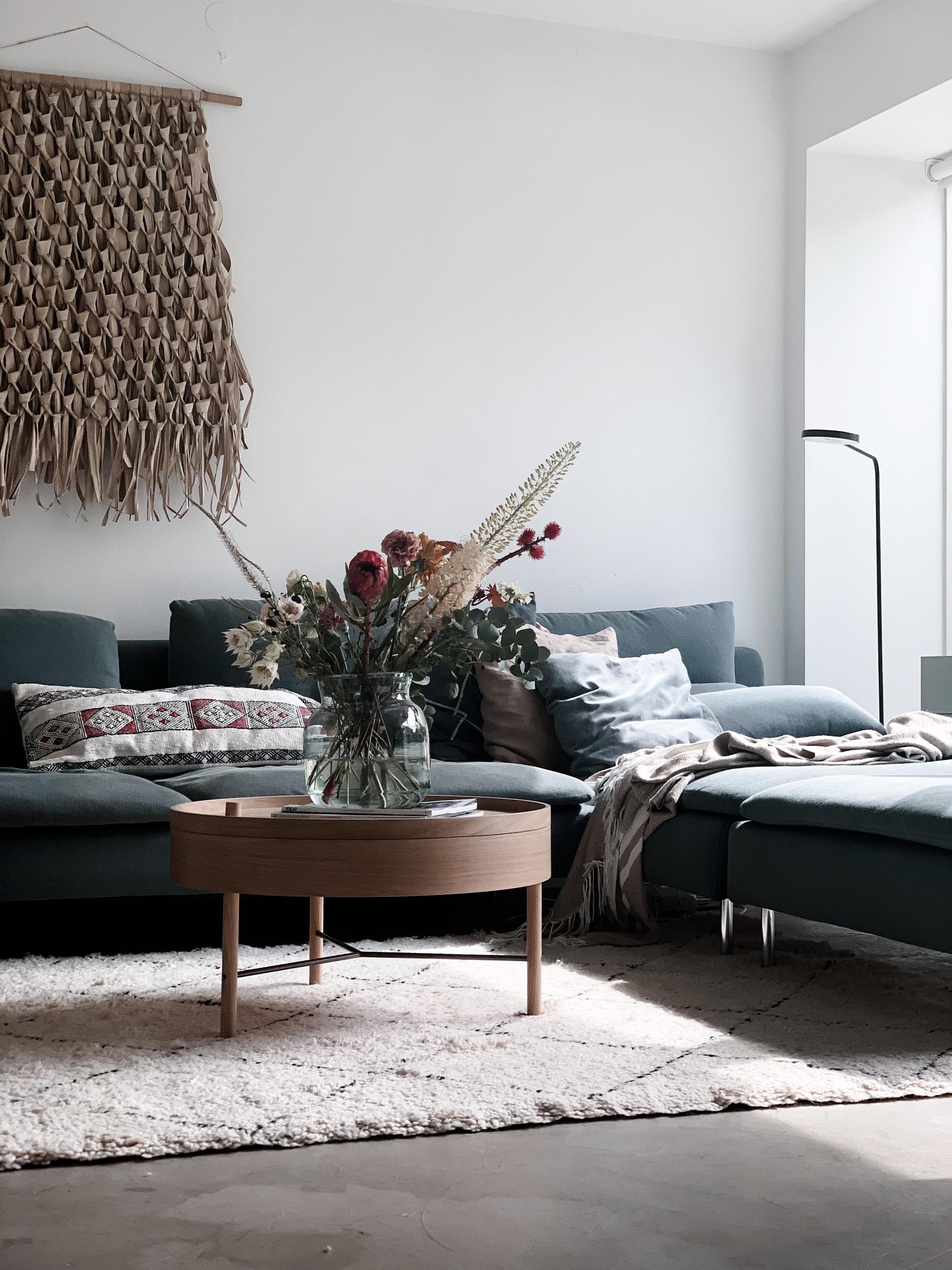Mein neuer Couchtisch 🤍 #scandinaviandesign#livingroom#ikea#turningtable#designbestseller#bohostyle#bohemianhome