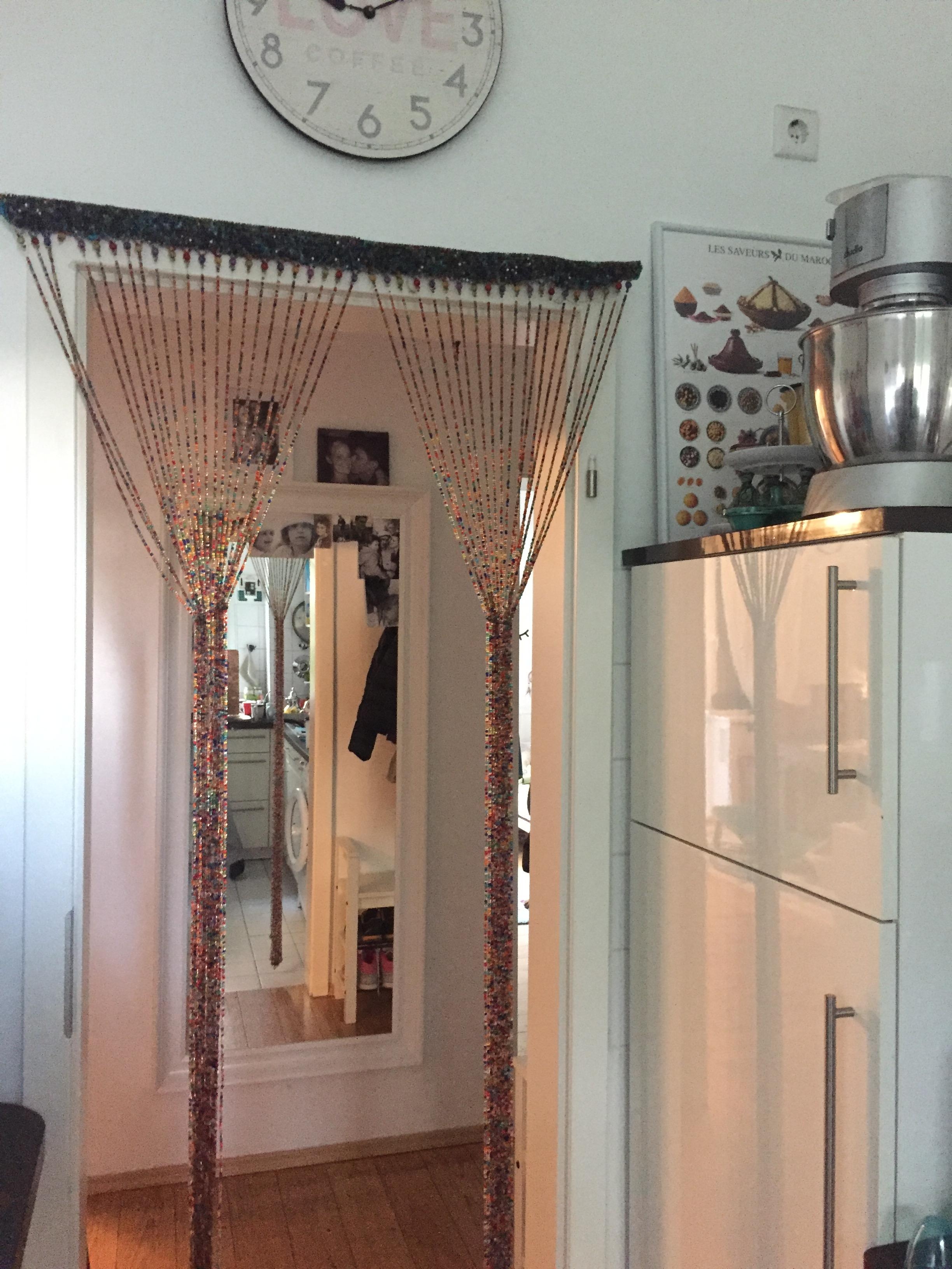 Mein wunderbarer Türvorhang. Oldschool oder kitschig? Ach, ich liebe ihn einfach heiß und innig! 💛
#küche