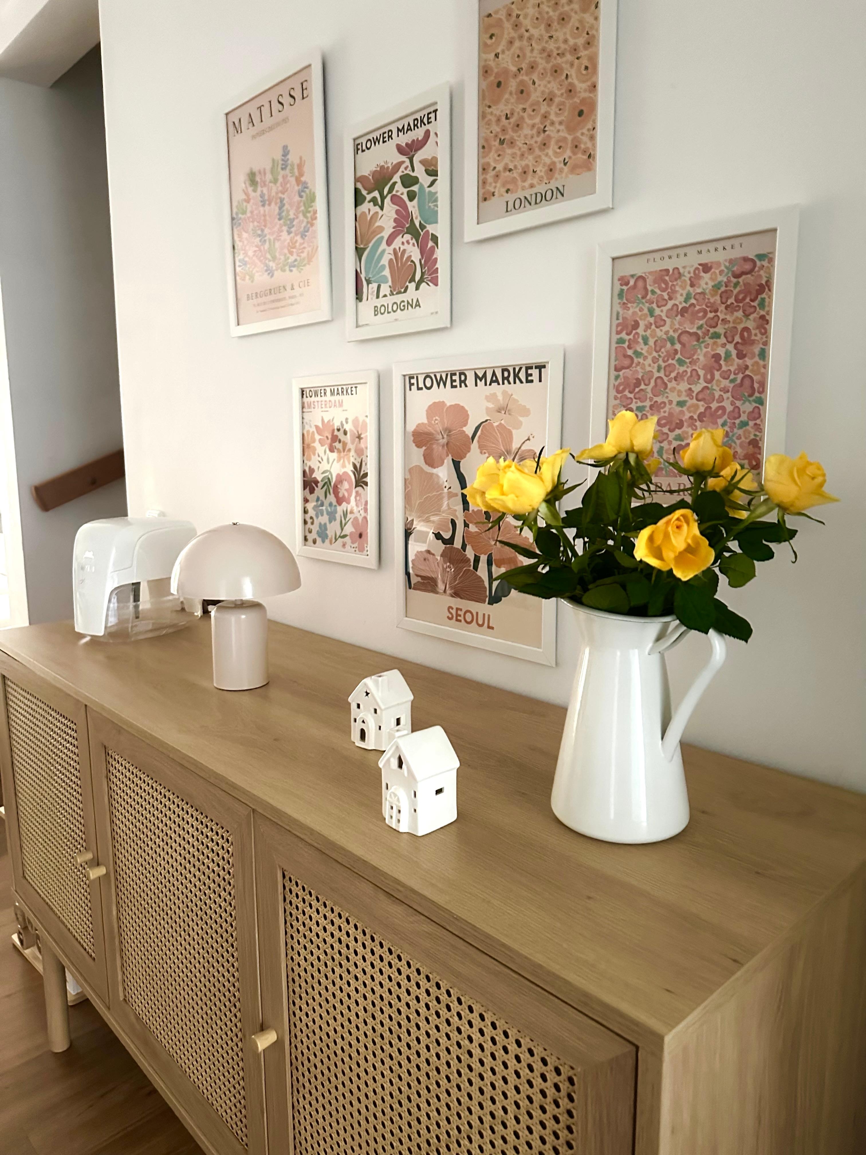 Mein Zuhause, mein Wohlfühlort!
Ich mag es eher clean und minimalistisch, aber dennoch muss es gemütlich sein 🌿
#neuhier#hamburg#interior#myhomemyplaceofpower#minimal