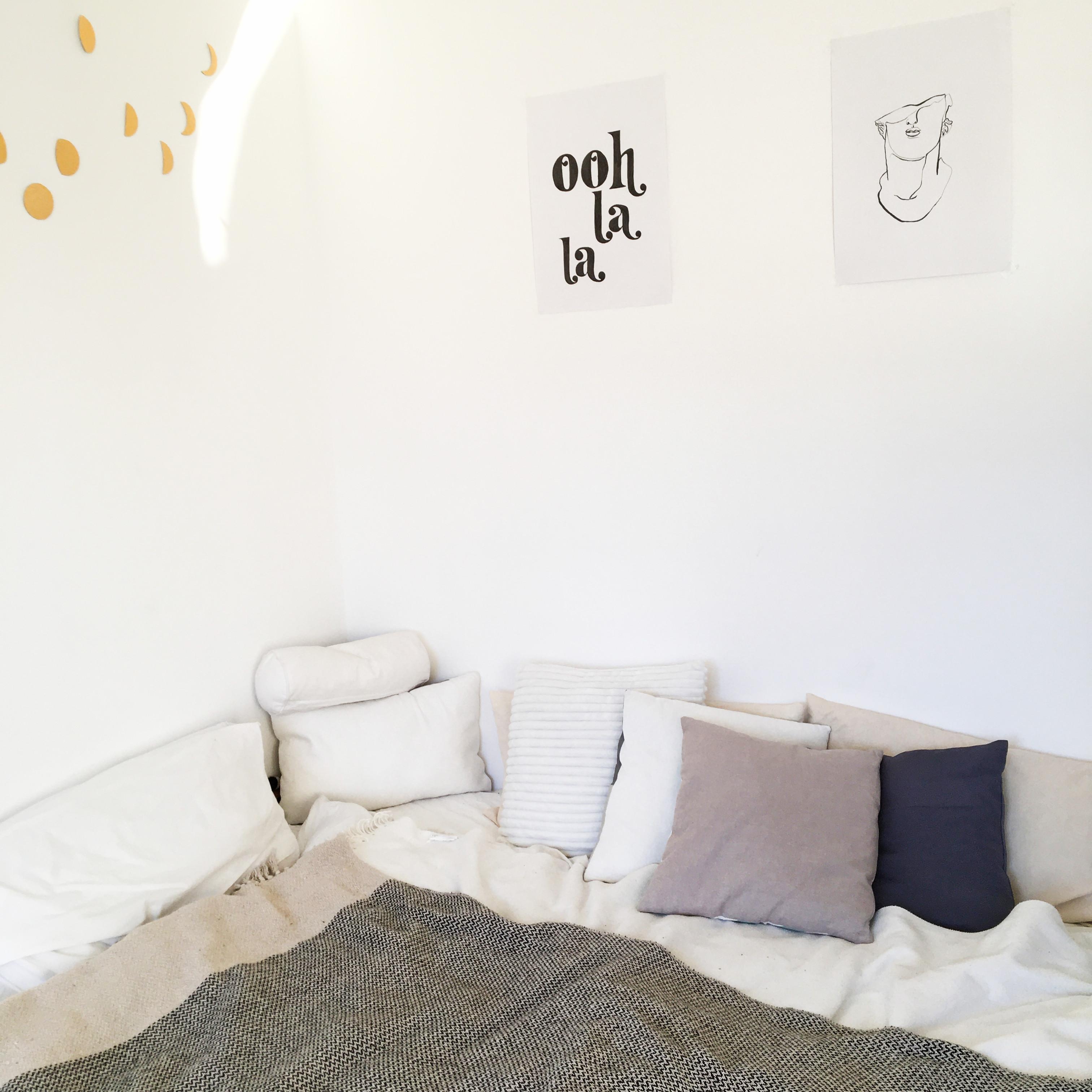 Meine cozy Ecke #bed #bedarea #cozy #bedgoals #diy .